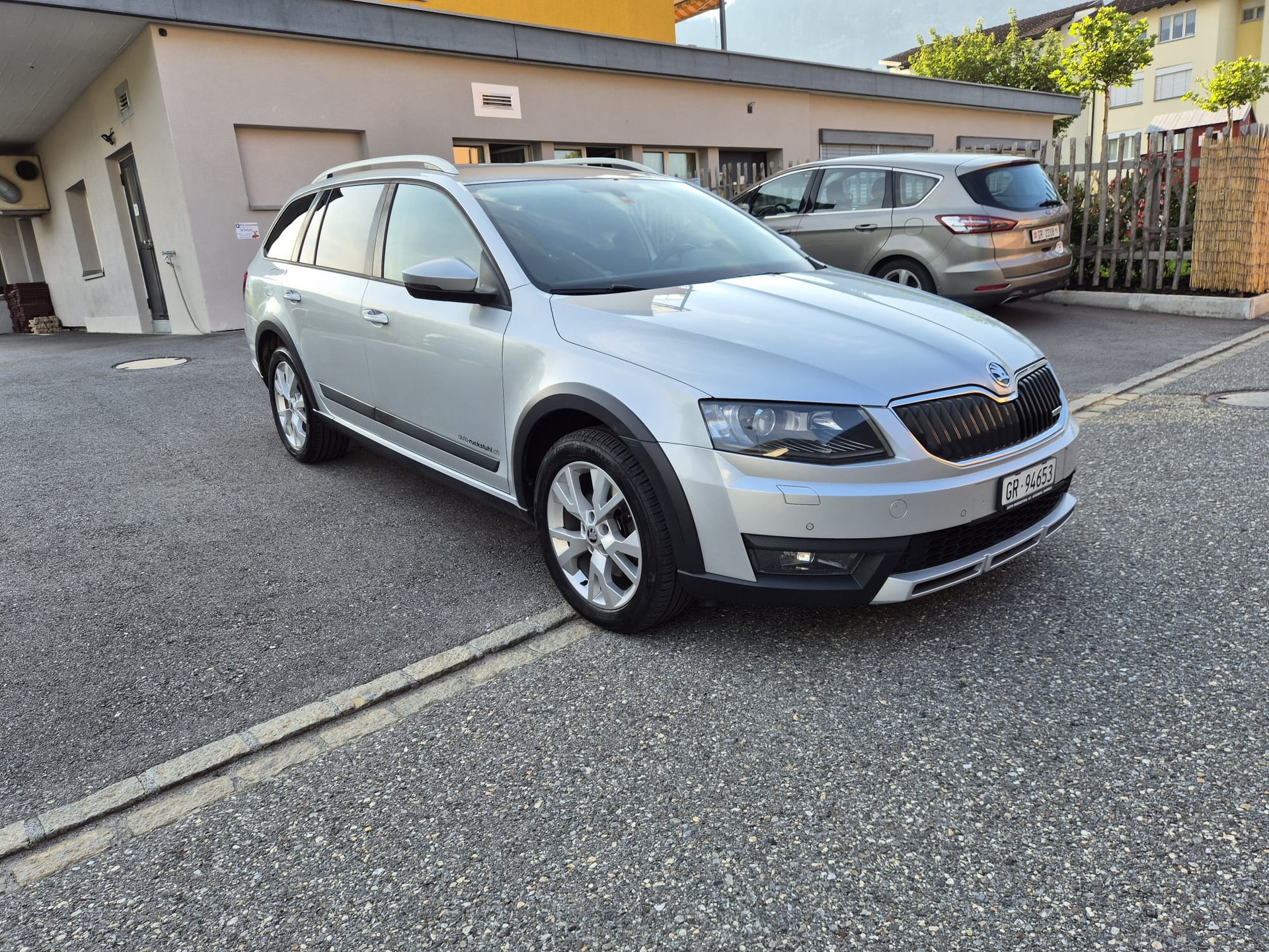 SKODA Octavia Combi 2.0 TDI Scout 4x4 DSG-image-5