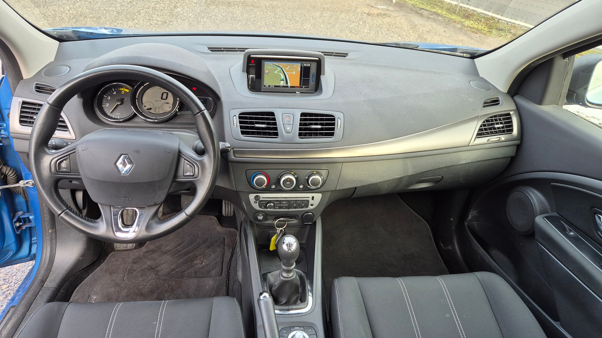 RENAULT Mégane 1.5 dCi Swiss Edition-image-9