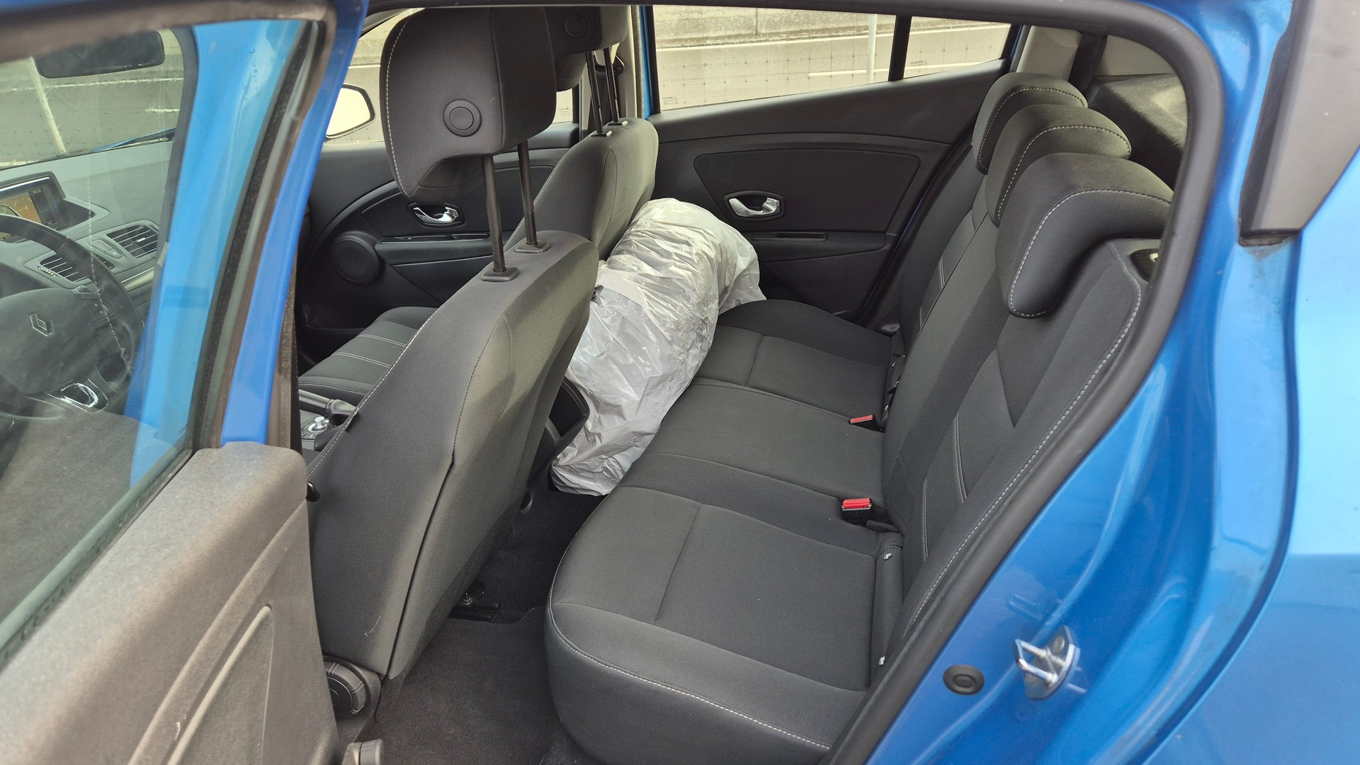 RENAULT Mégane 1.5 dCi Swiss Edition-image-8