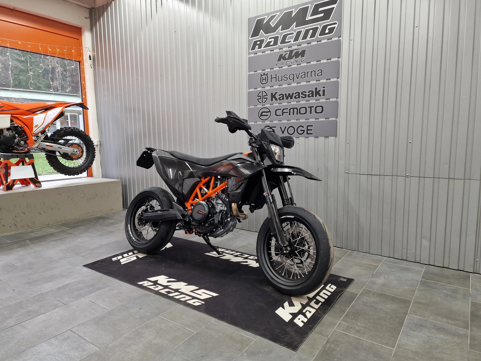 KTM 690 SMC R ABS (35 kW)-image-5