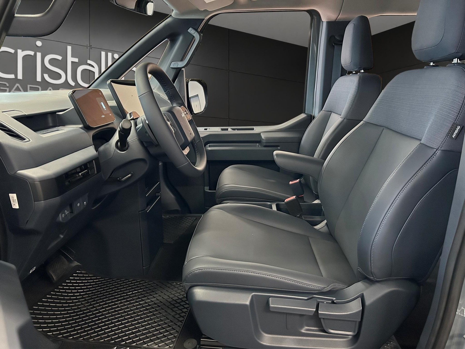 KIA PV5 Passenger 71.2 kWh Plus-image-5
