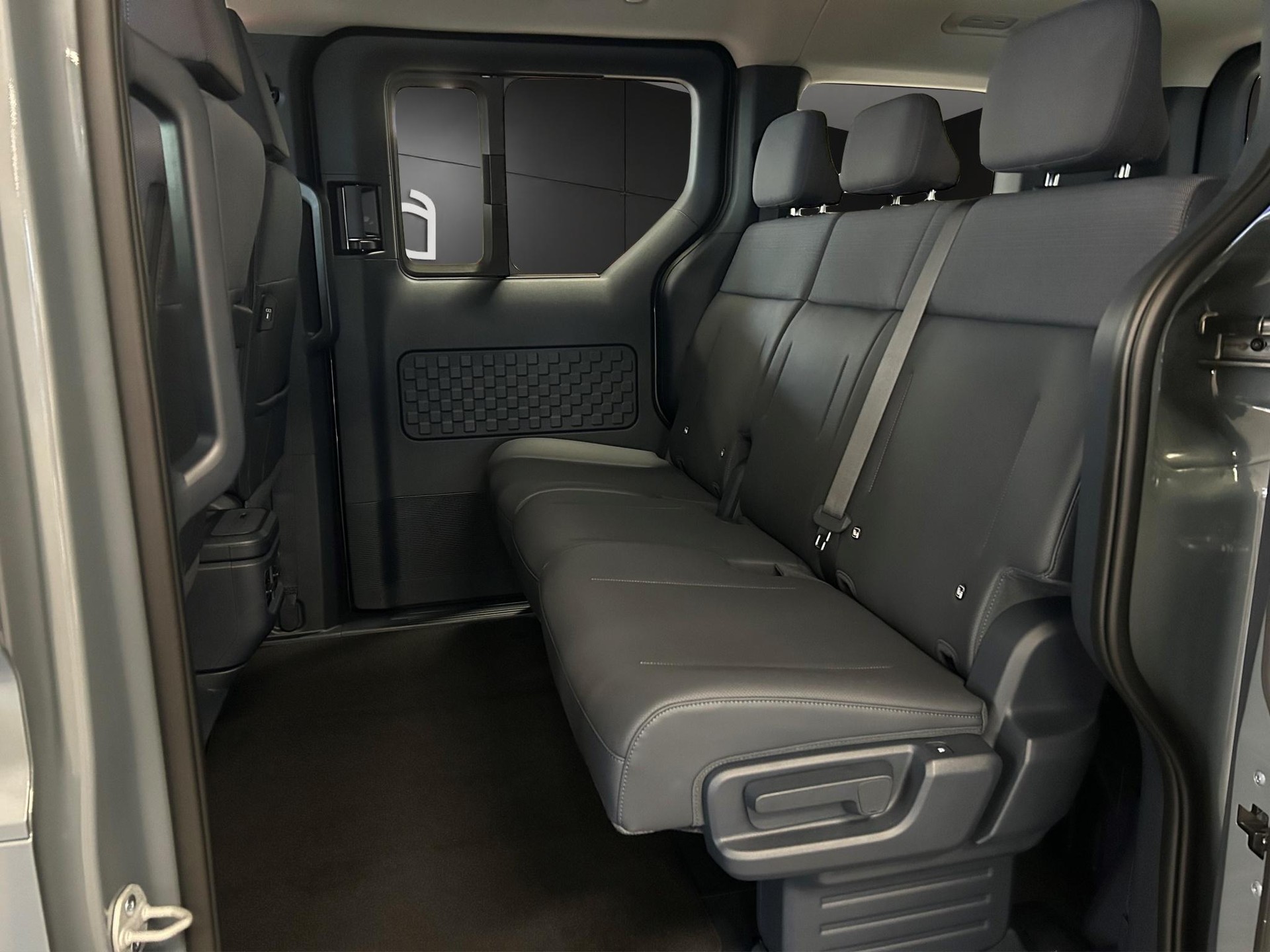 KIA PV5 Passenger 71.2 kWh Plus-image-8
