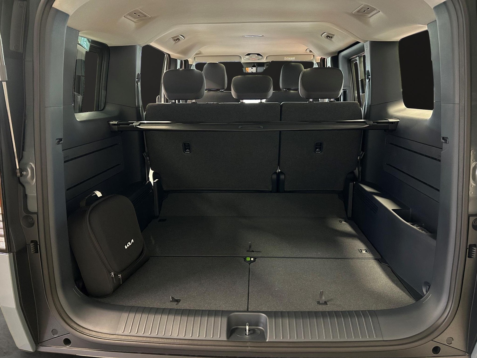 KIA PV5 Passenger 71.2 kWh Plus-image-9