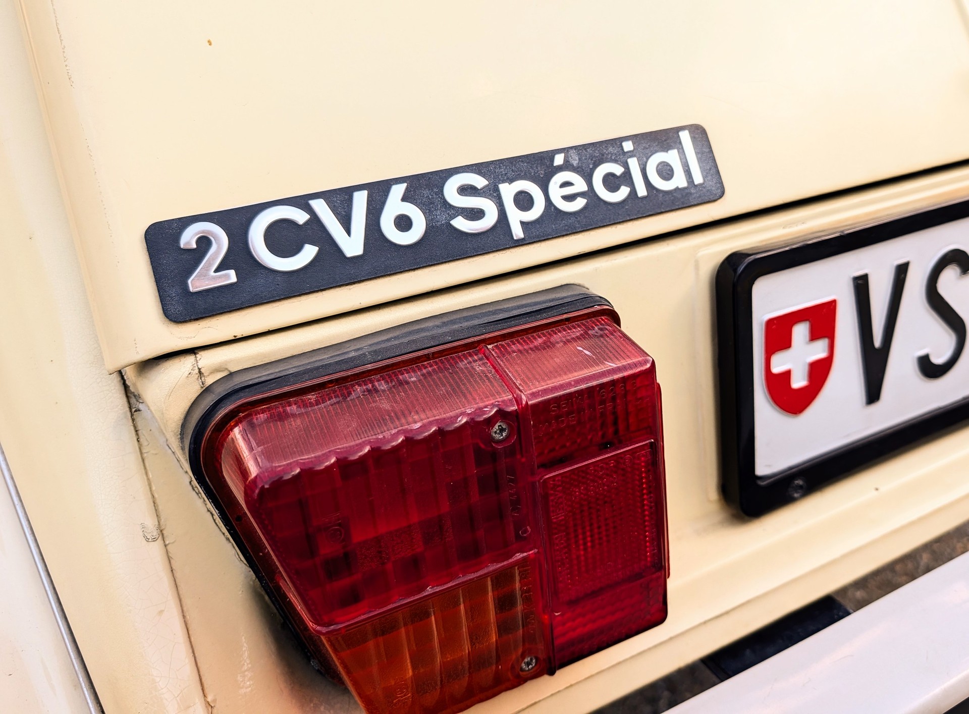 CITROEN 2CV6 Spécial (Club)-image-3