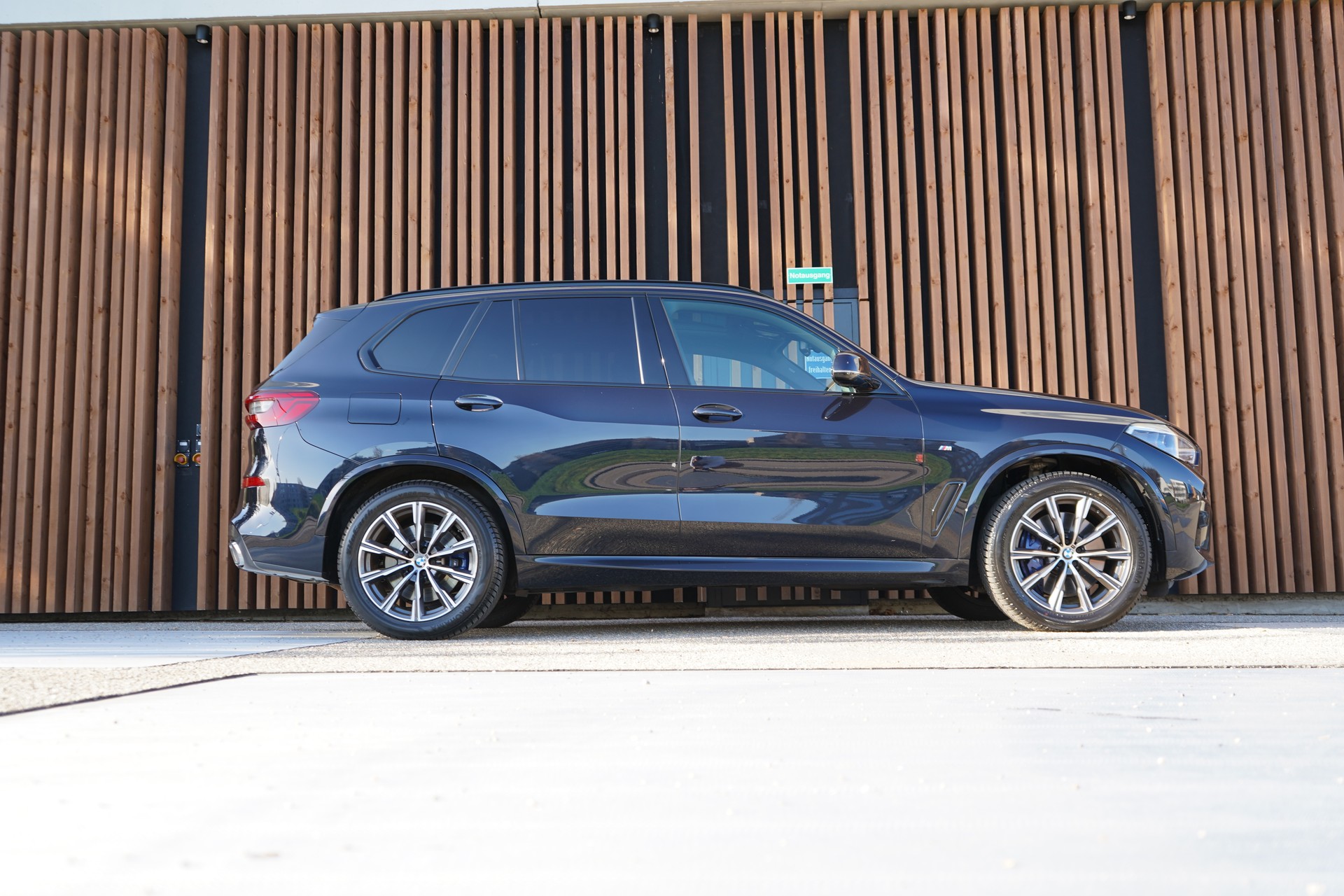 BMW X5 xDRIVE 30d STEPTRONIC M SPORT l 265 PS-image-0