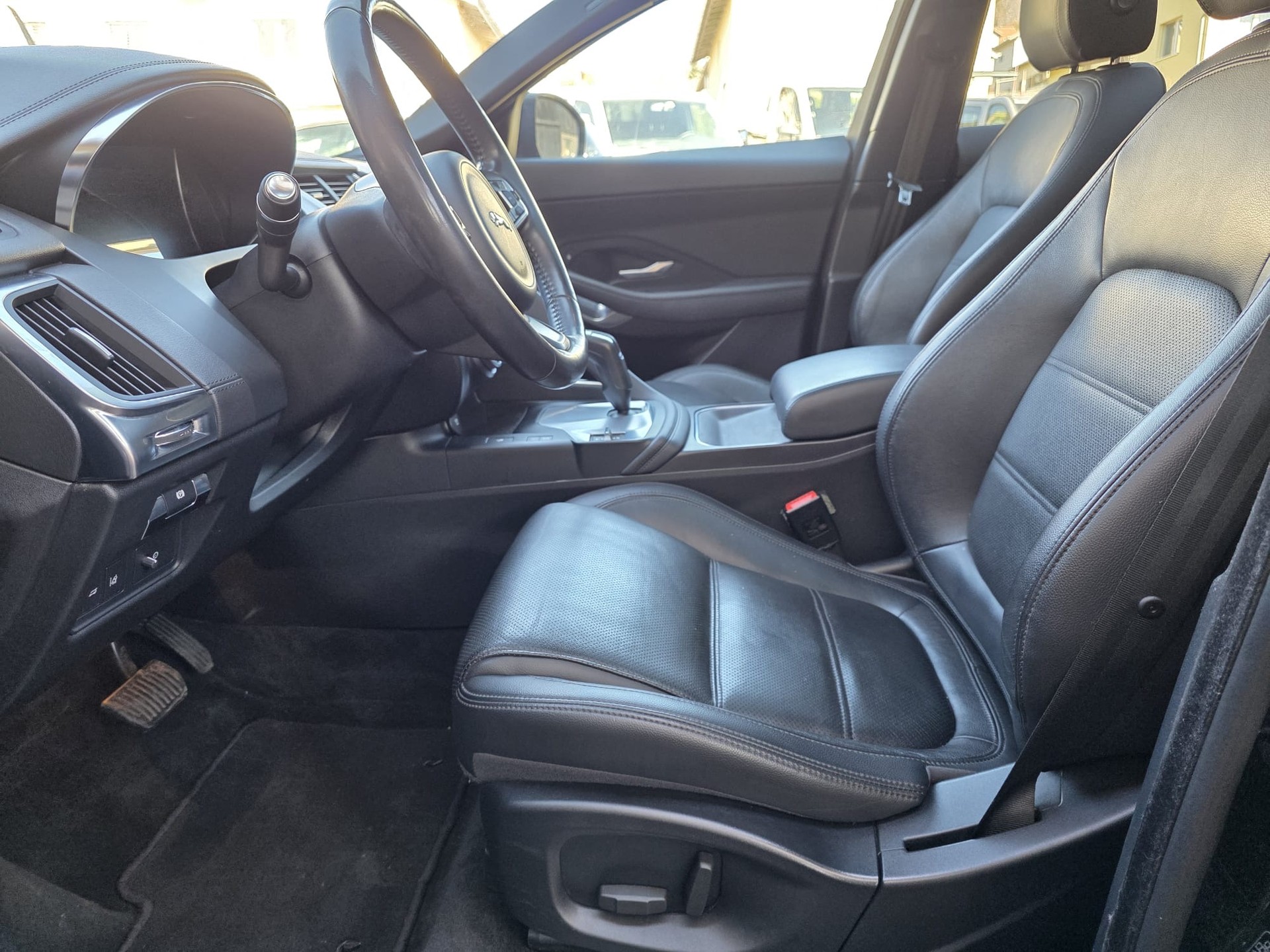 JAGUAR E-Pace 2.0 P200 AWD Automatik-image-1