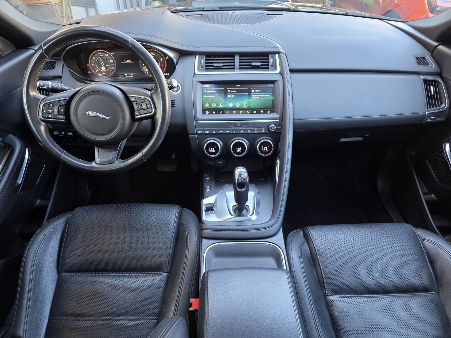 JAGUAR E-Pace 2.0 P200 AWD Automatik-image-6