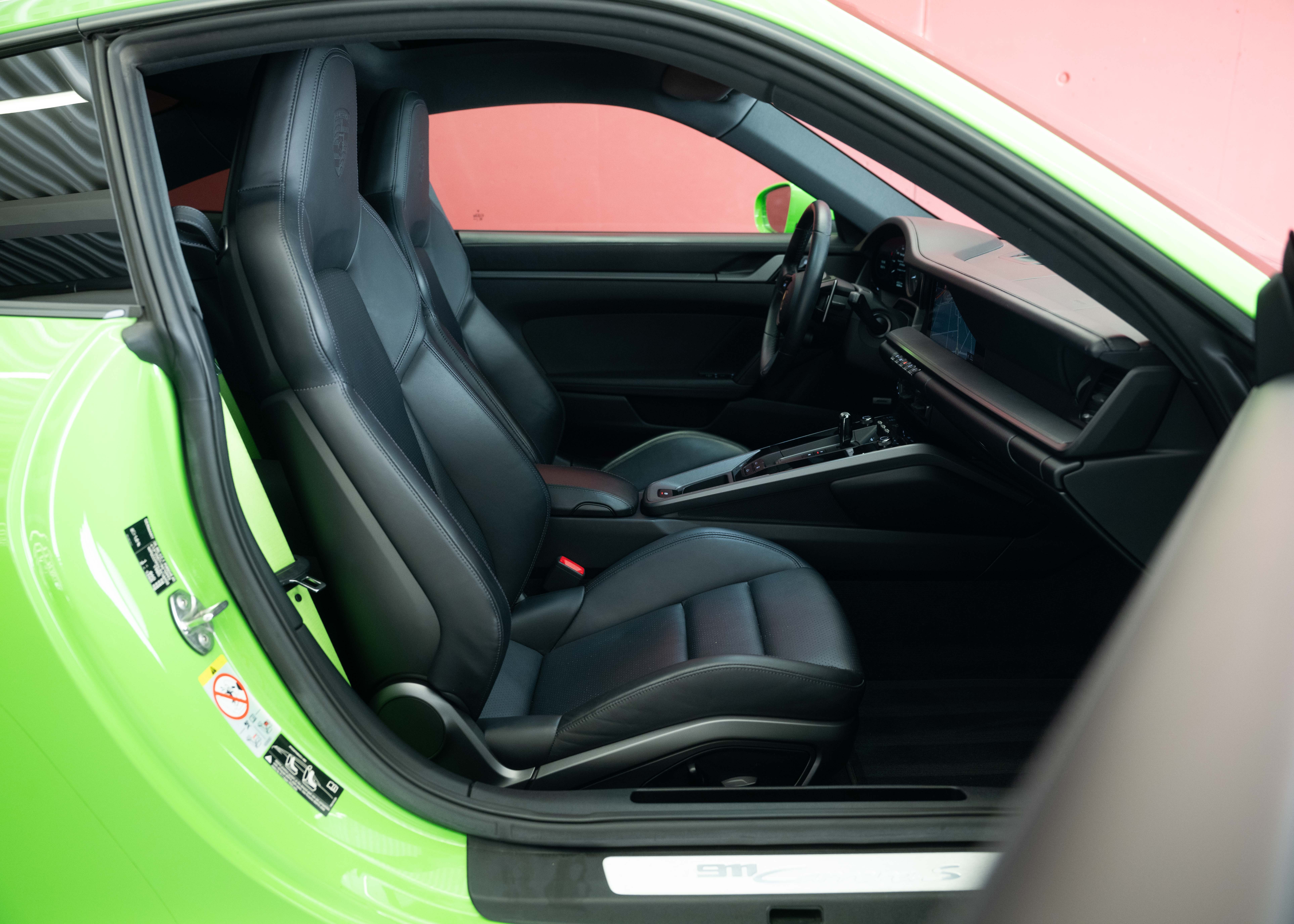 Image PORSCHE 911 911 Carrera S PDK (2nd hand, Lizard Green special paint, full Porsche history, perfect condition)