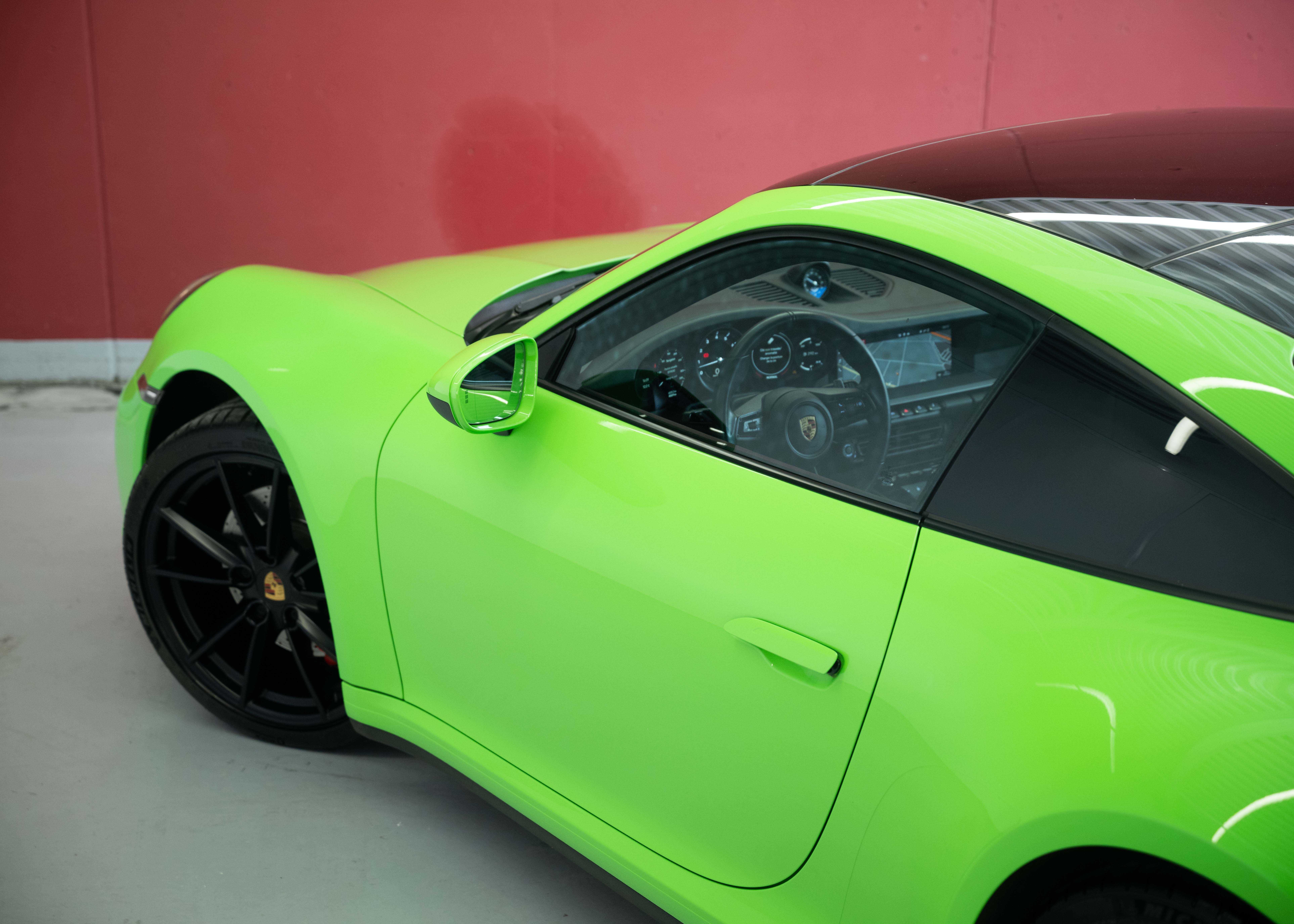 Image PORSCHE 911 911 Carrera S PDK (2nd hand, Lizard Green special paint, full Porsche history, perfect condition)