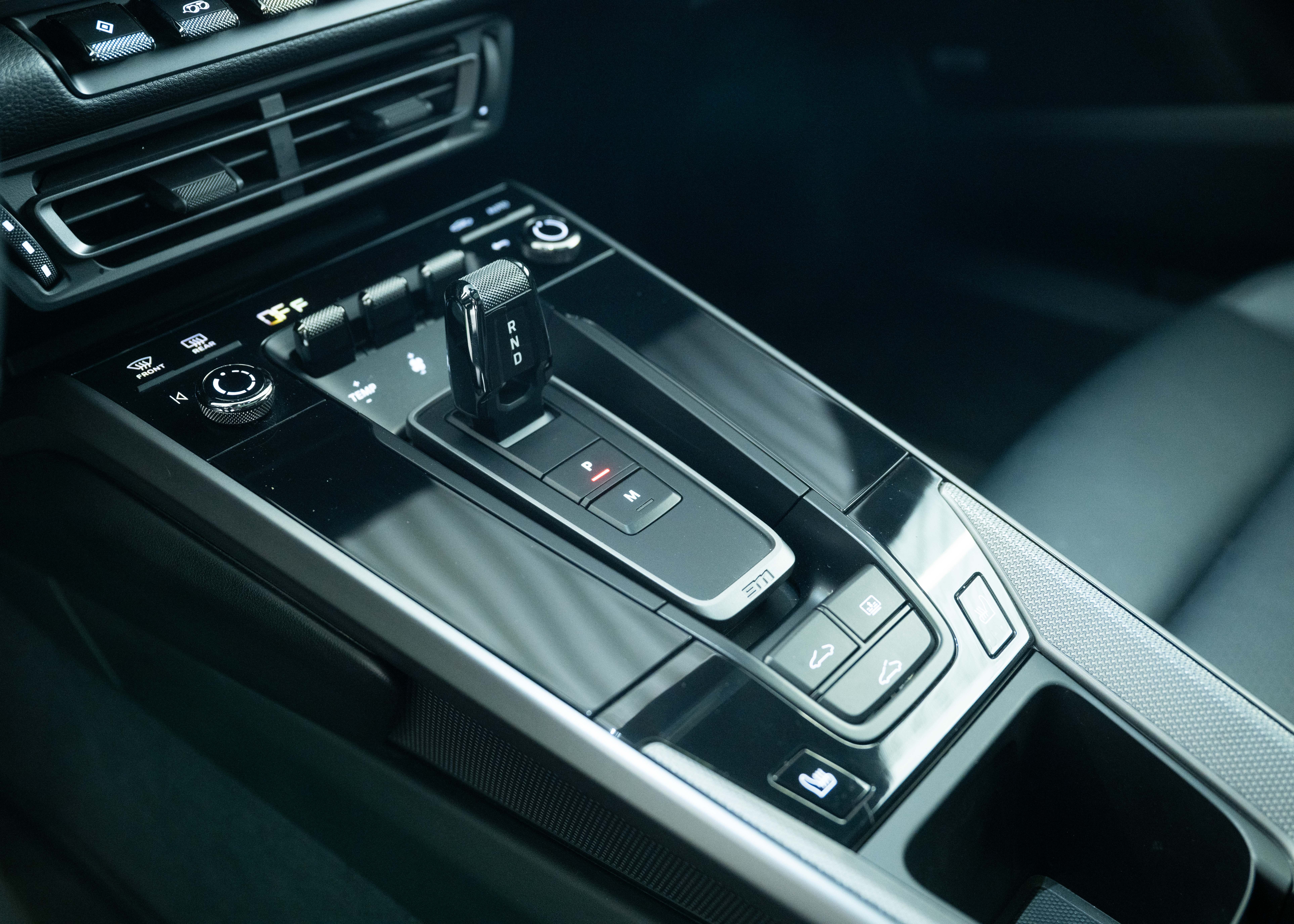 Image PORSCHE 911 911 Carrera S PDK (2nd hand, Lizard Green special paint, full Porsche history, perfect condition)