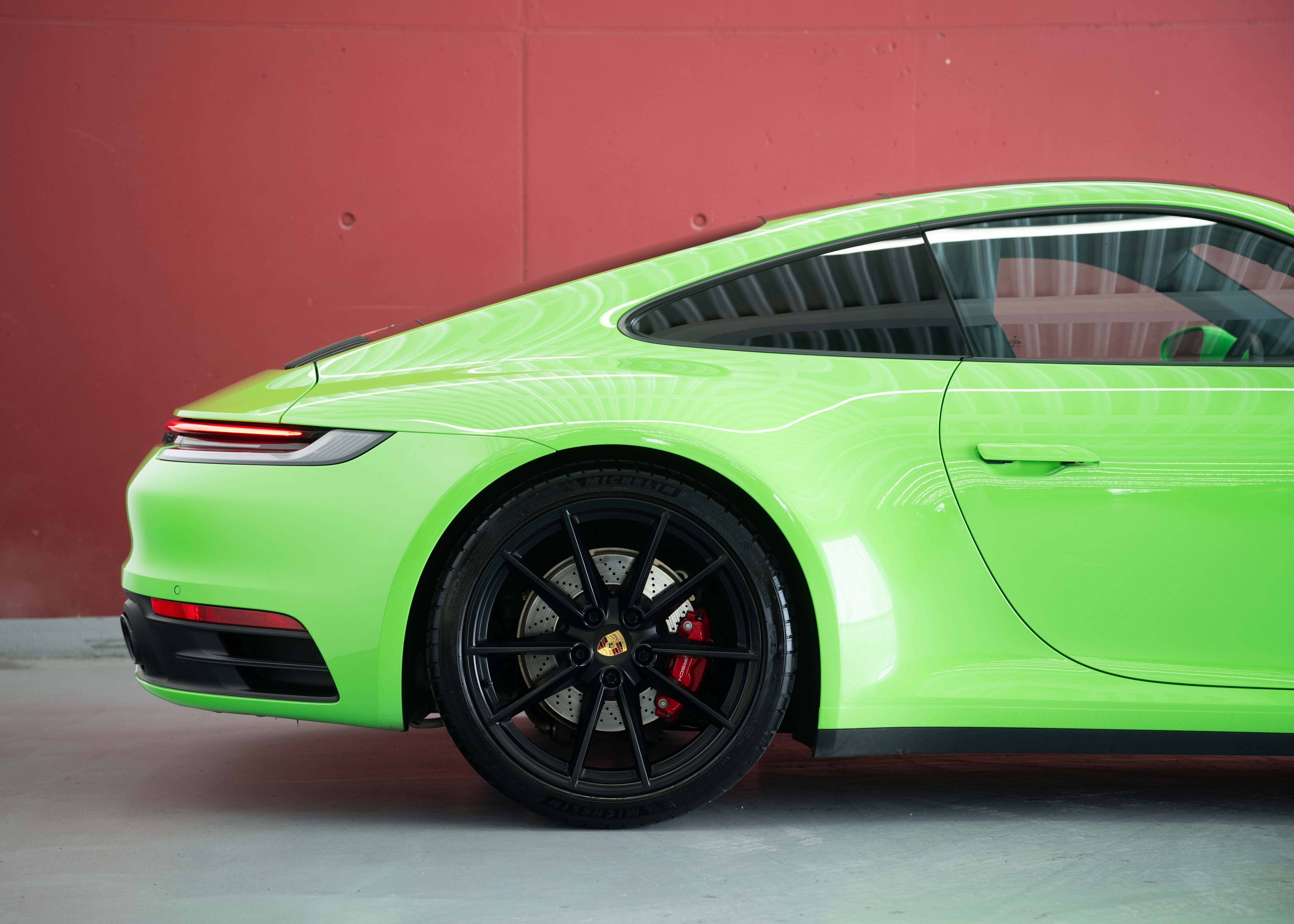 Image PORSCHE 911 911 Carrera S PDK (2nd hand, Lizard Green special paint, full Porsche history, perfect condition)
