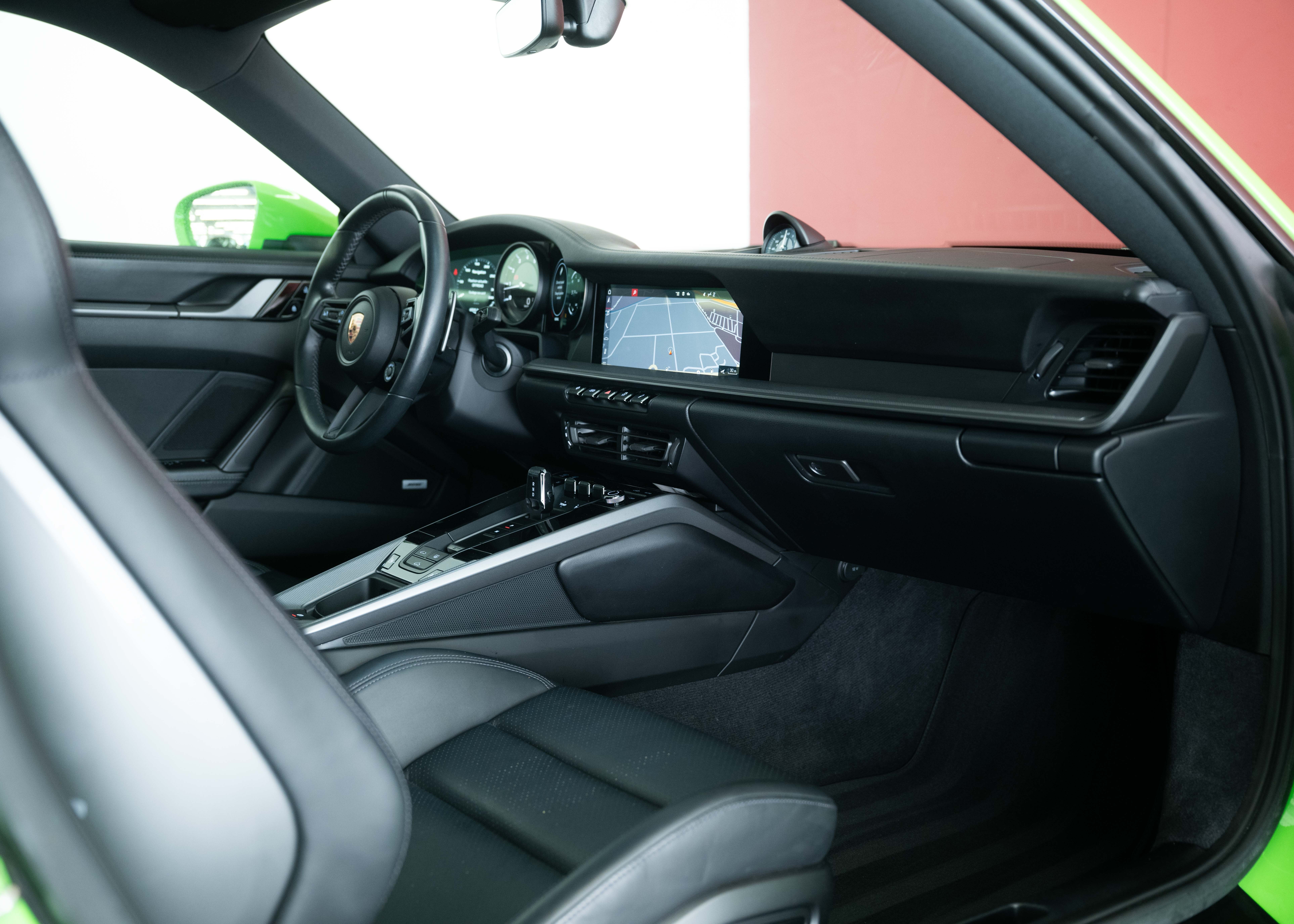 Image PORSCHE 911 911 Carrera S PDK (2nd hand, Lizard Green special paint, full Porsche history, perfect condition)