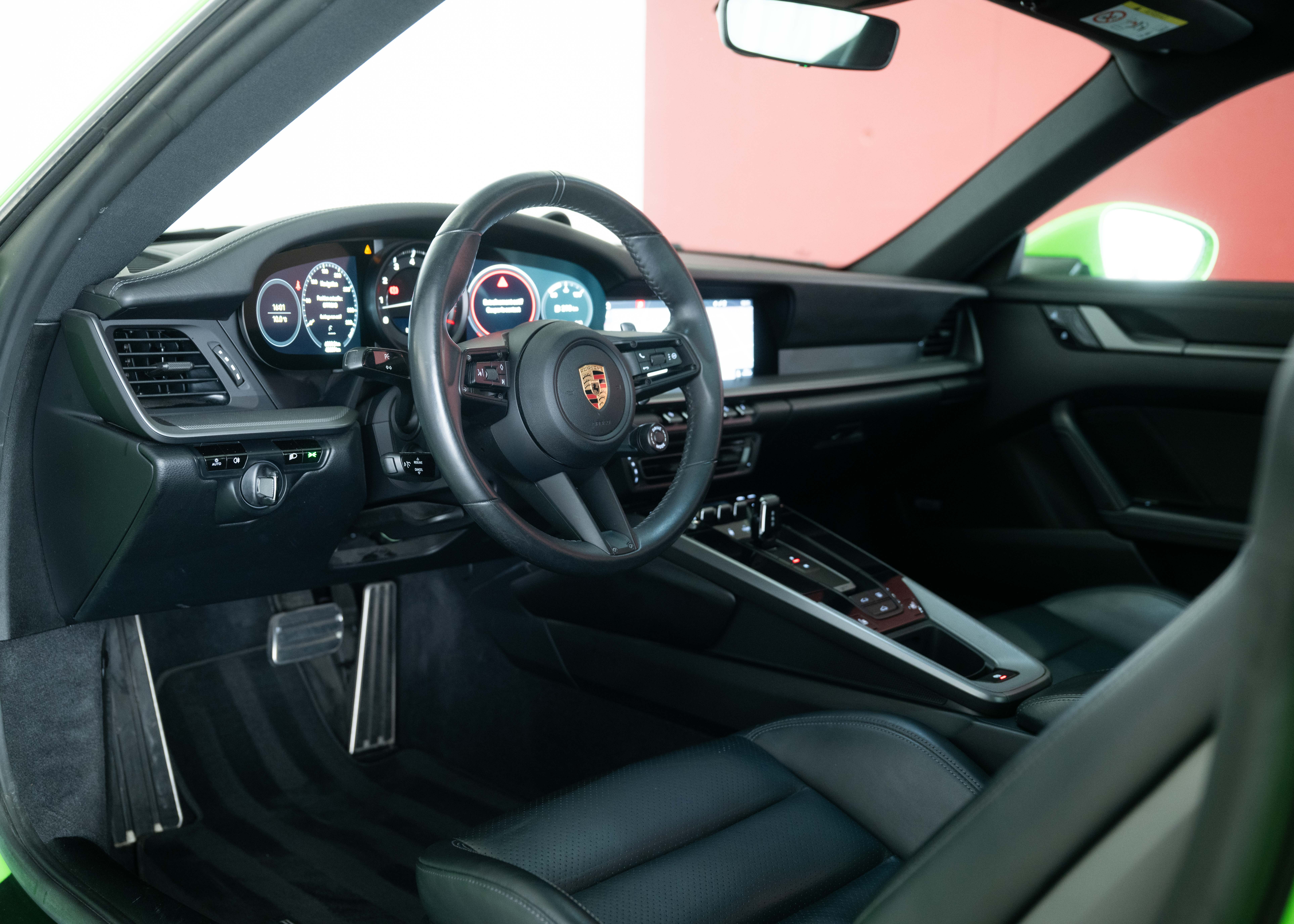 Image PORSCHE 911 911 Carrera S PDK (2nd hand, Lizard Green special paint, full Porsche history, perfect condition)