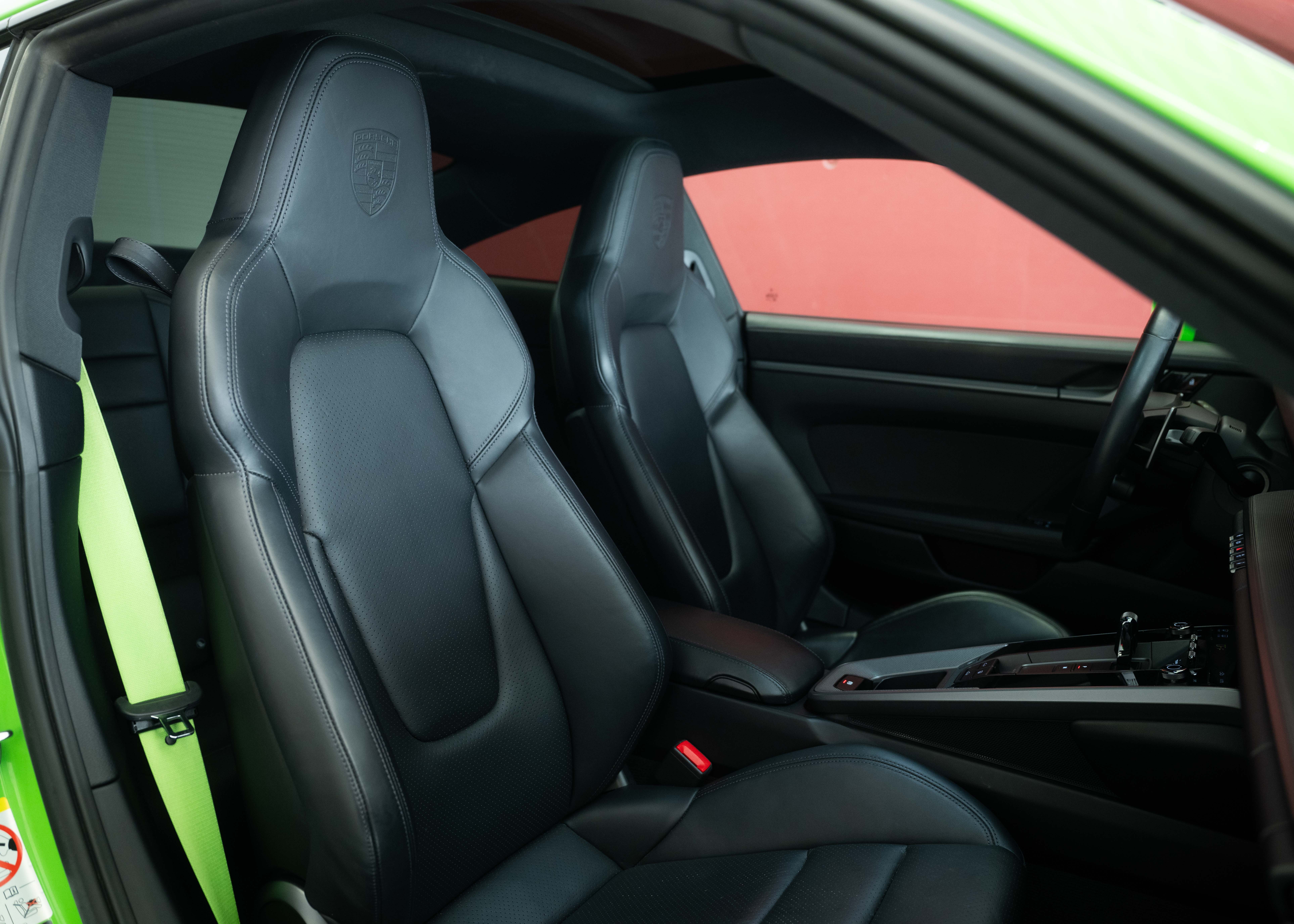 Image PORSCHE 911 911 Carrera S PDK (2nd hand, Lizard Green special paint, full Porsche history, perfect condition)