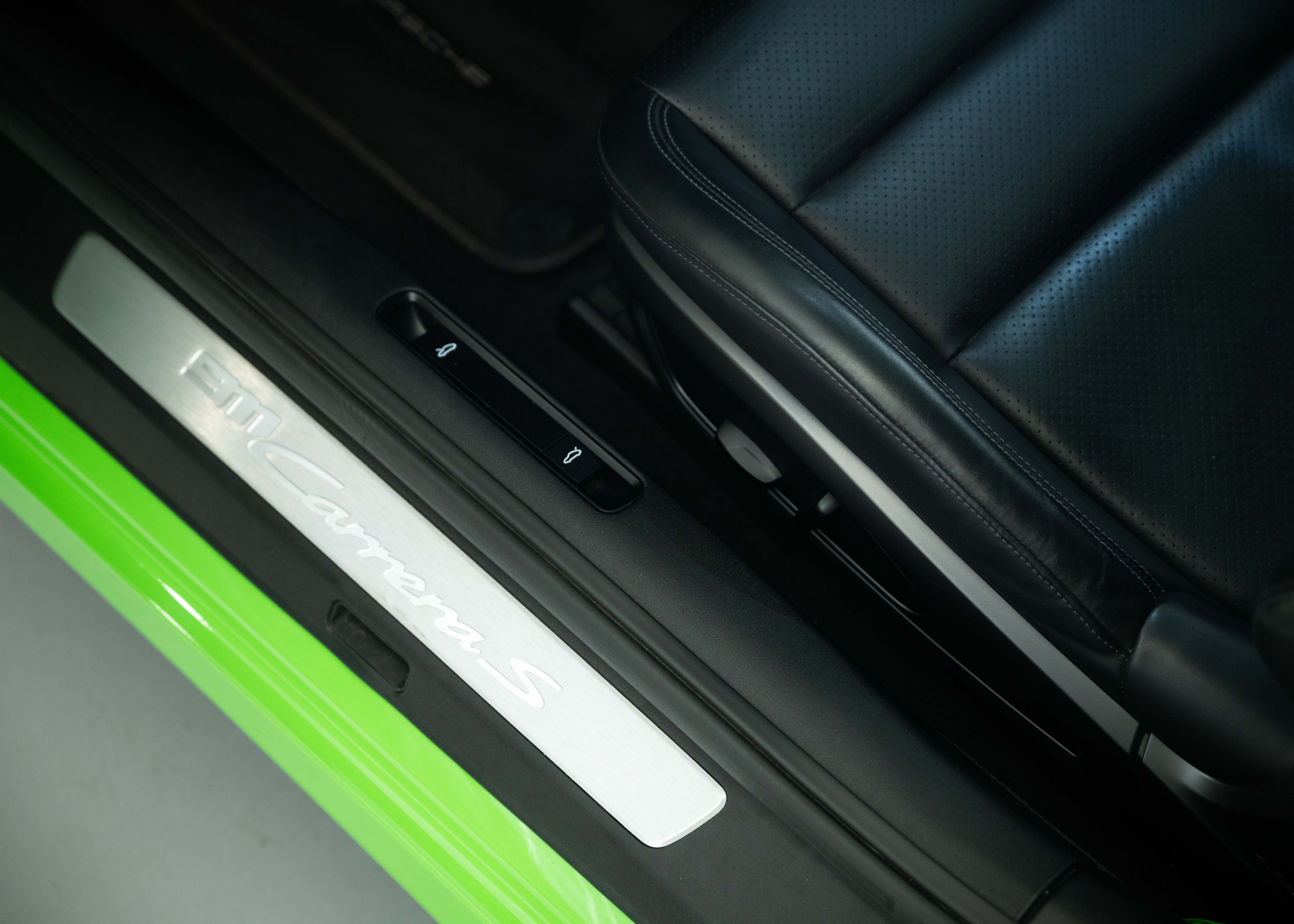 Image PORSCHE 911 911 Carrera S PDK (2nd hand, Lizard Green special paint, full Porsche history, perfect condition)