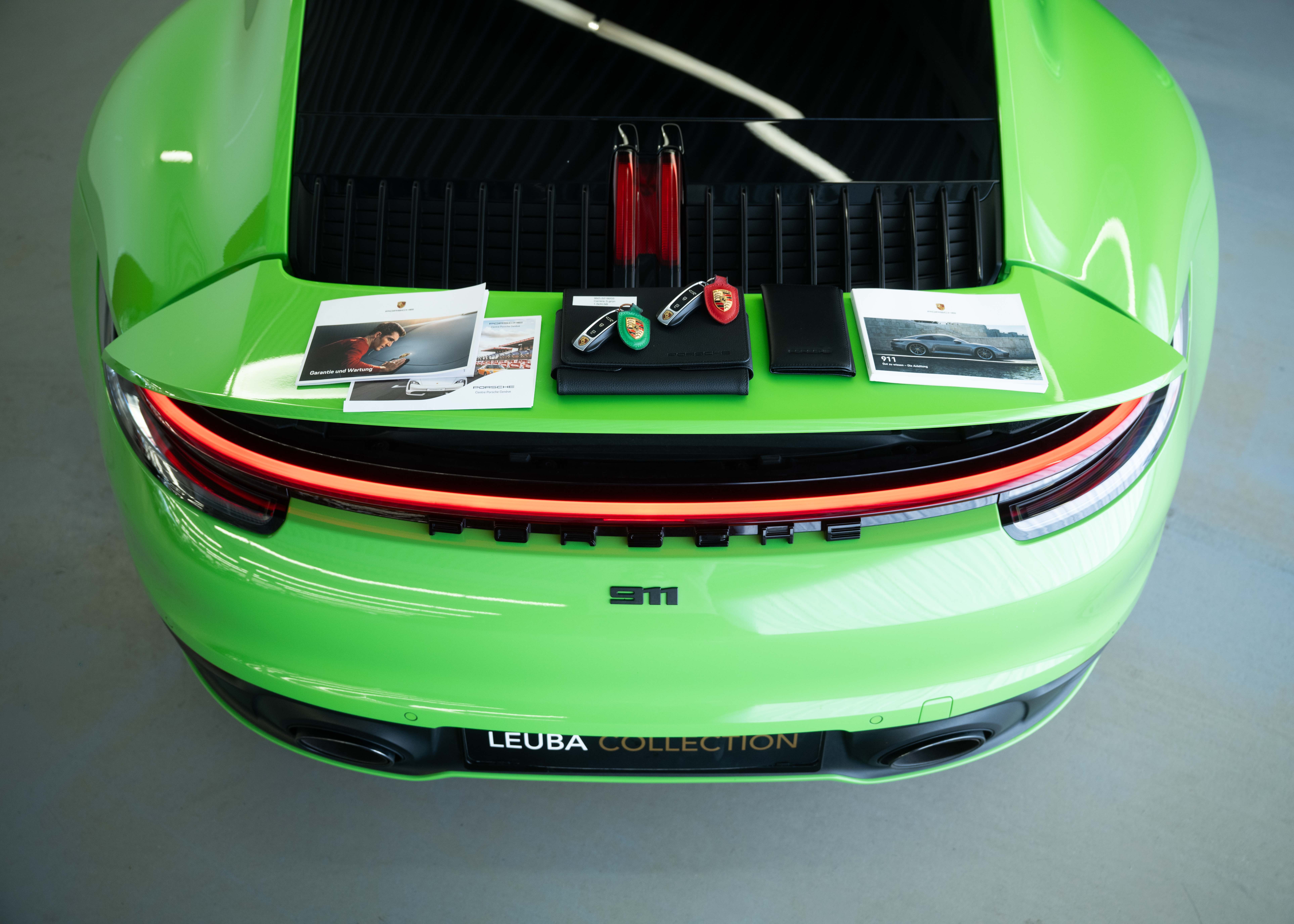 Image PORSCHE 911 911 Carrera S PDK (2nd hand, Lizard Green special paint, full Porsche history, perfect condition)