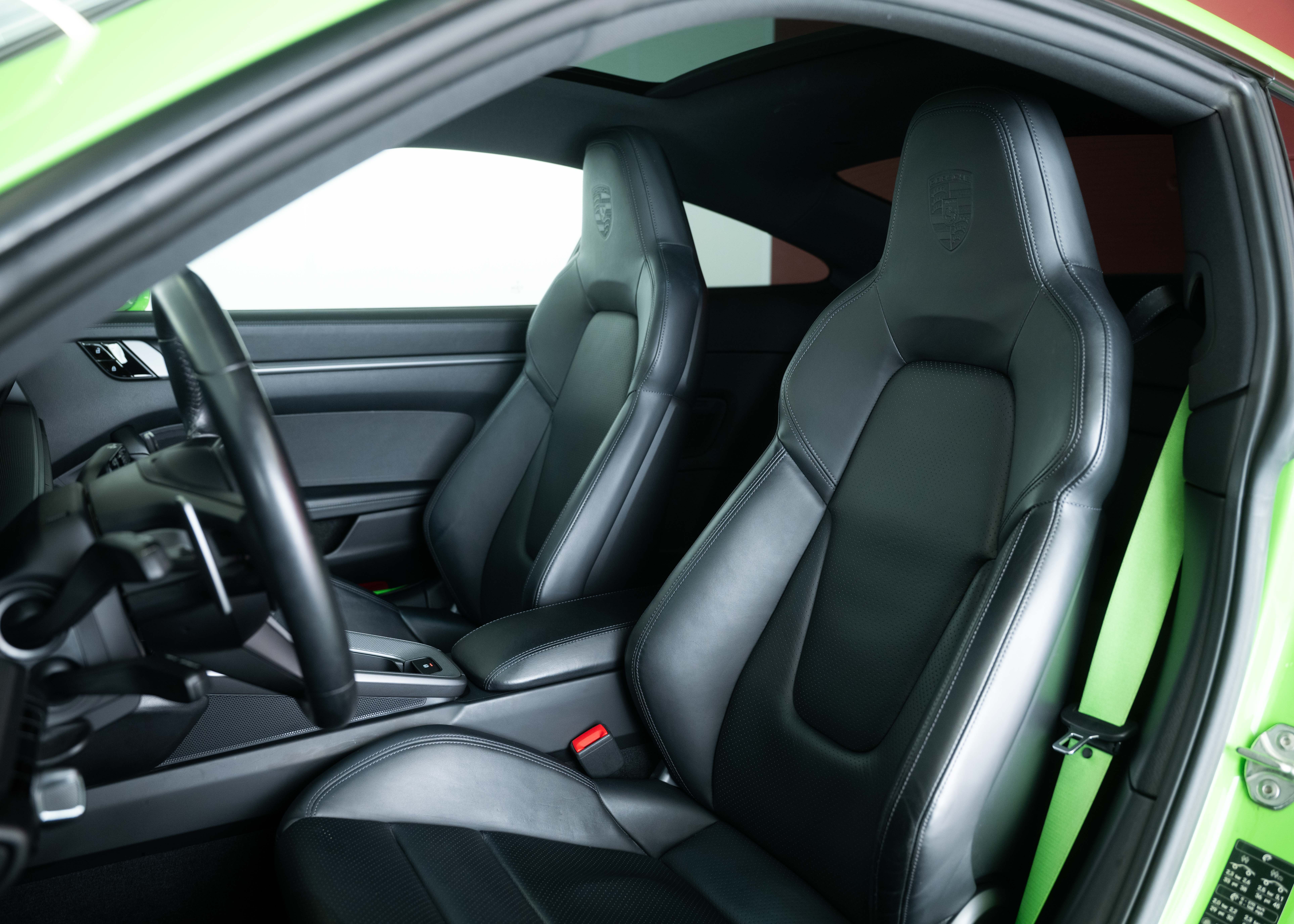 Image PORSCHE 911 911 Carrera S PDK (2nd hand, Lizard Green special paint, full Porsche history, perfect condition)