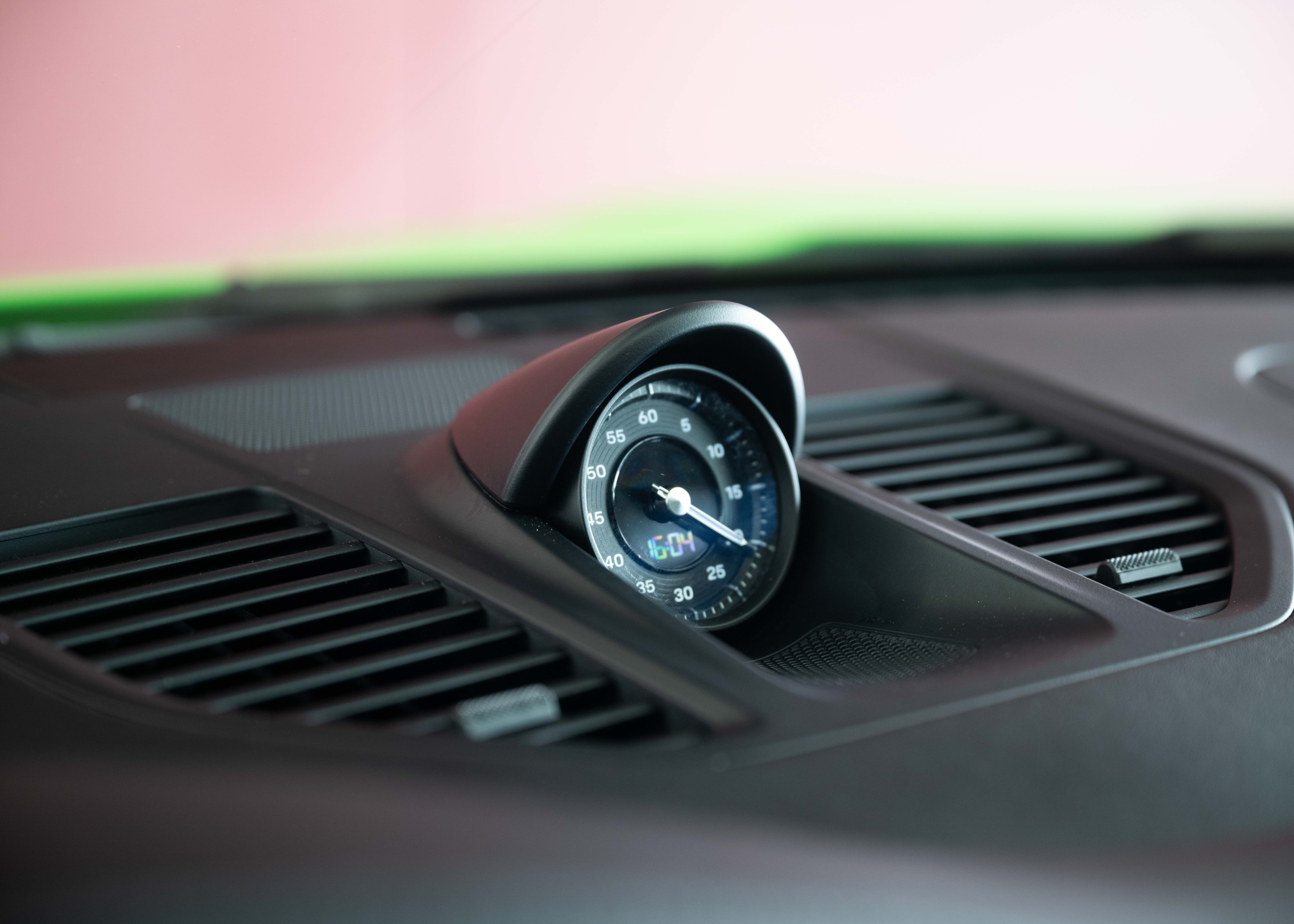 Image PORSCHE 911 911 Carrera S PDK (2nd hand, Lizard Green special paint, full Porsche history, perfect condition)