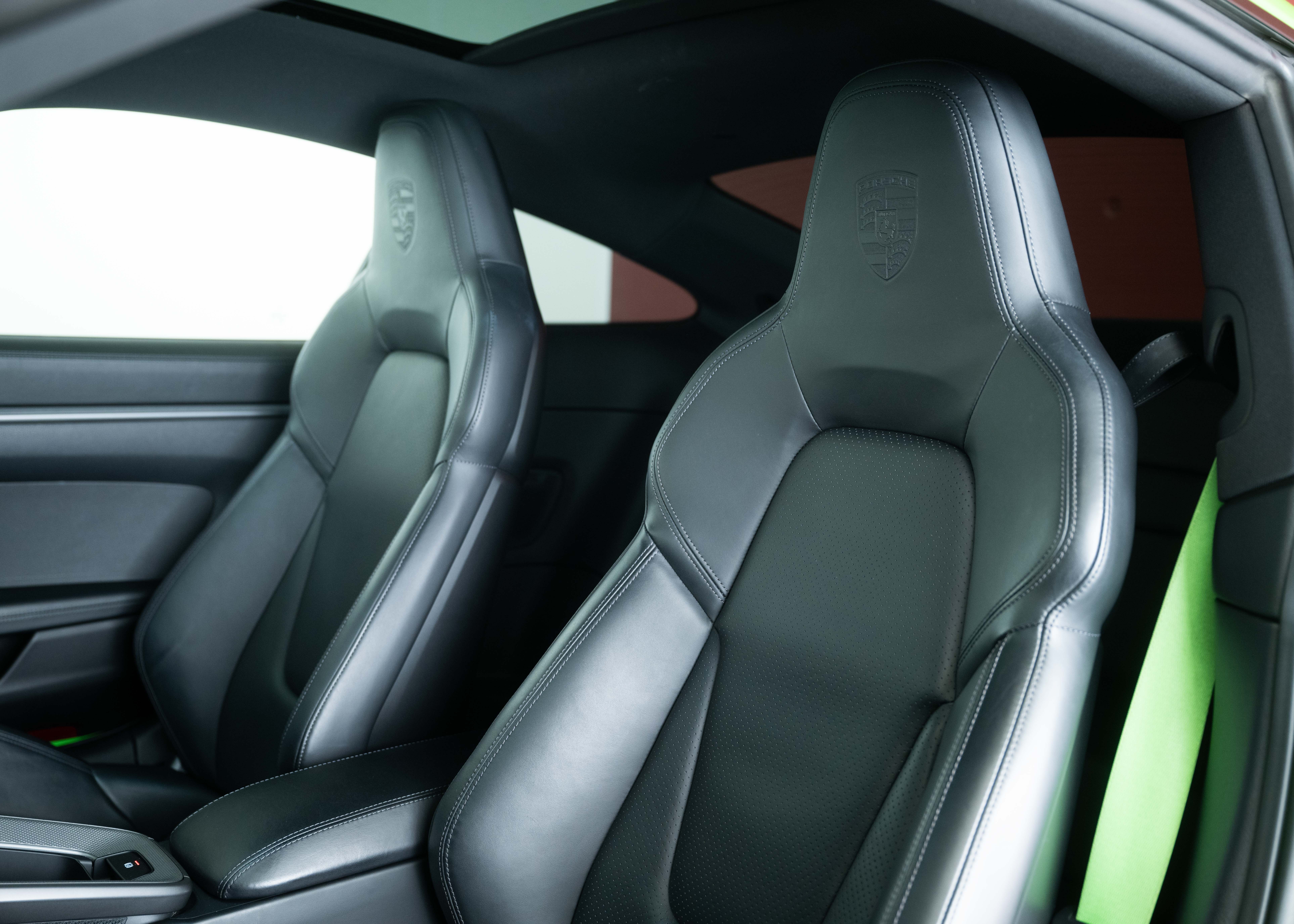 Image PORSCHE 911 911 Carrera S PDK (2nd hand, Lizard Green special paint, full Porsche history, perfect condition)