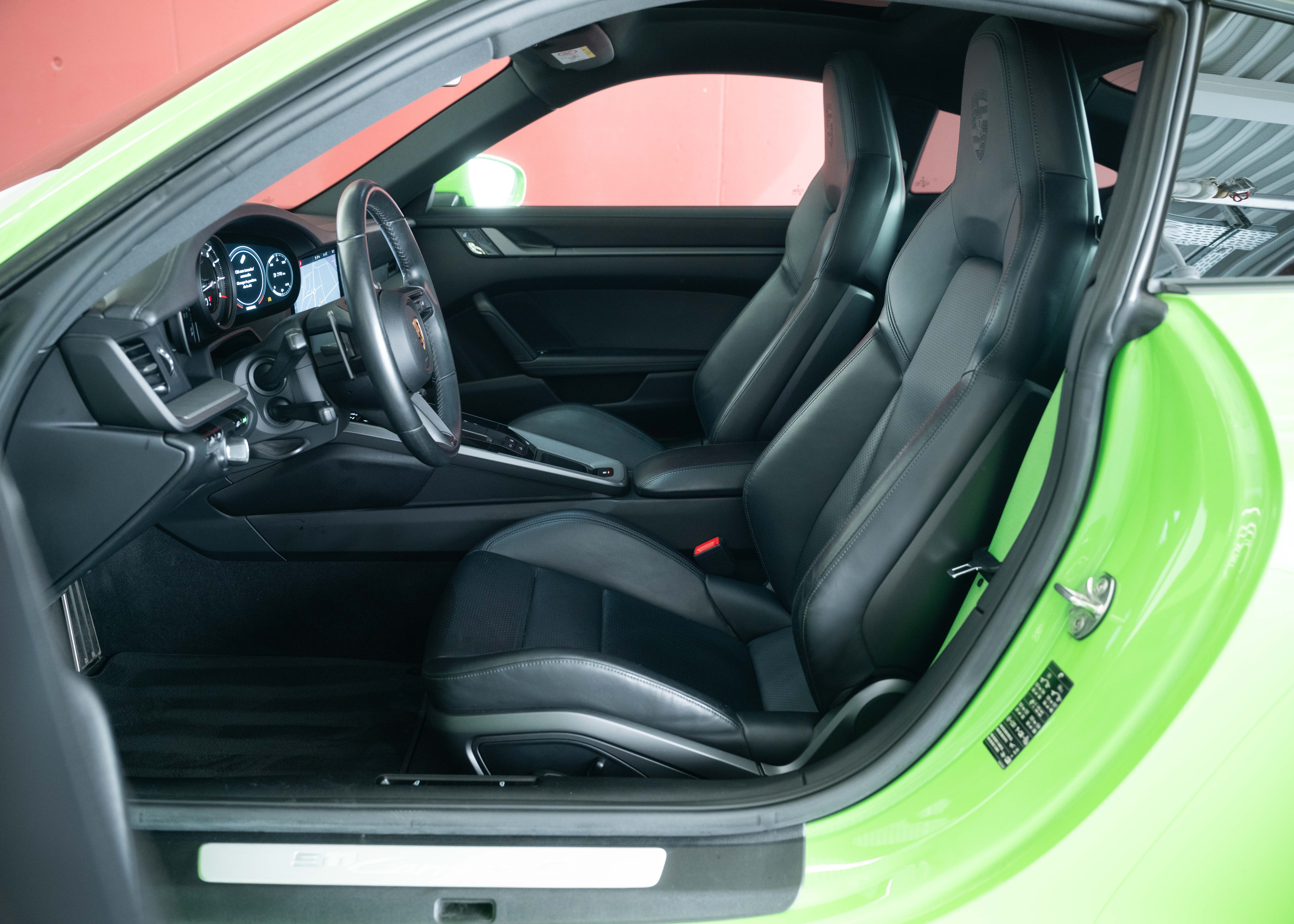 Image PORSCHE 911 911 Carrera S PDK (2nd hand, Lizard Green special paint, full Porsche history, perfect condition)