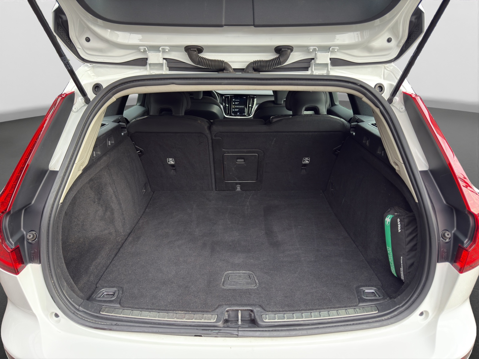 VOLVO V60 B3 Benzin Mild Hybrid Momentum Light Geartronic-image-13