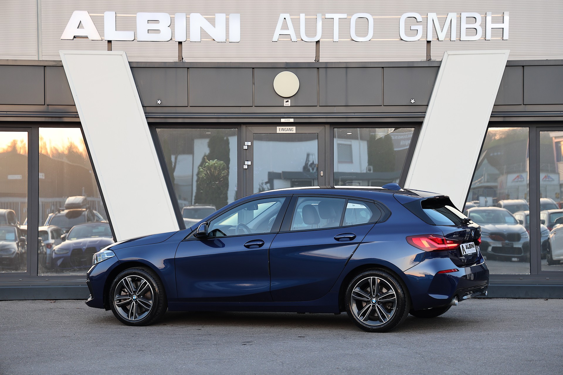 BMW 120d xDrive Steptronic Sport Line-image-2