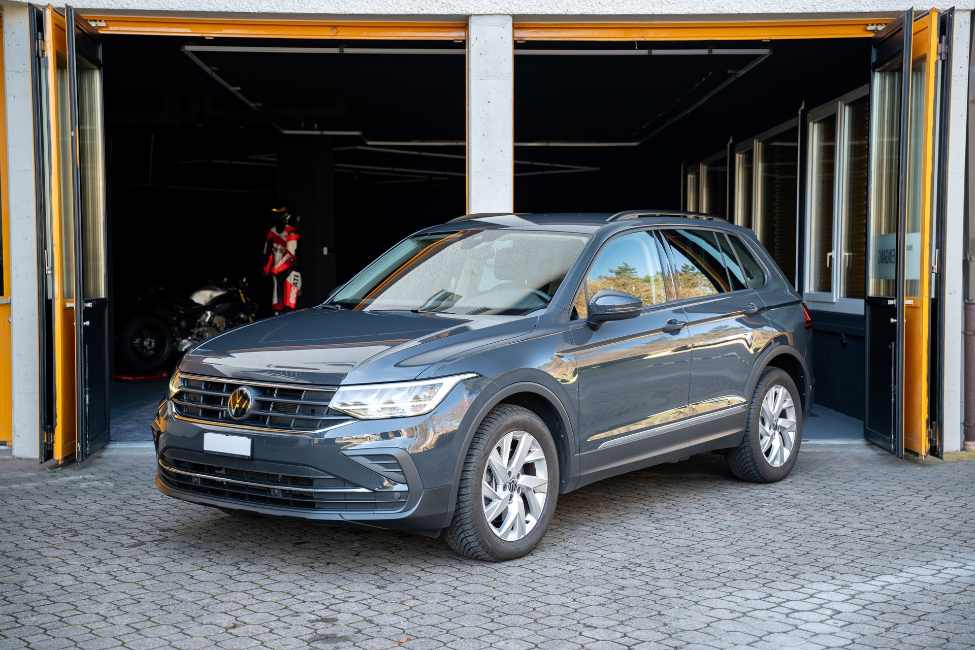 VW Tiguan 2.0TSI Life 4Motion DSG-image-0