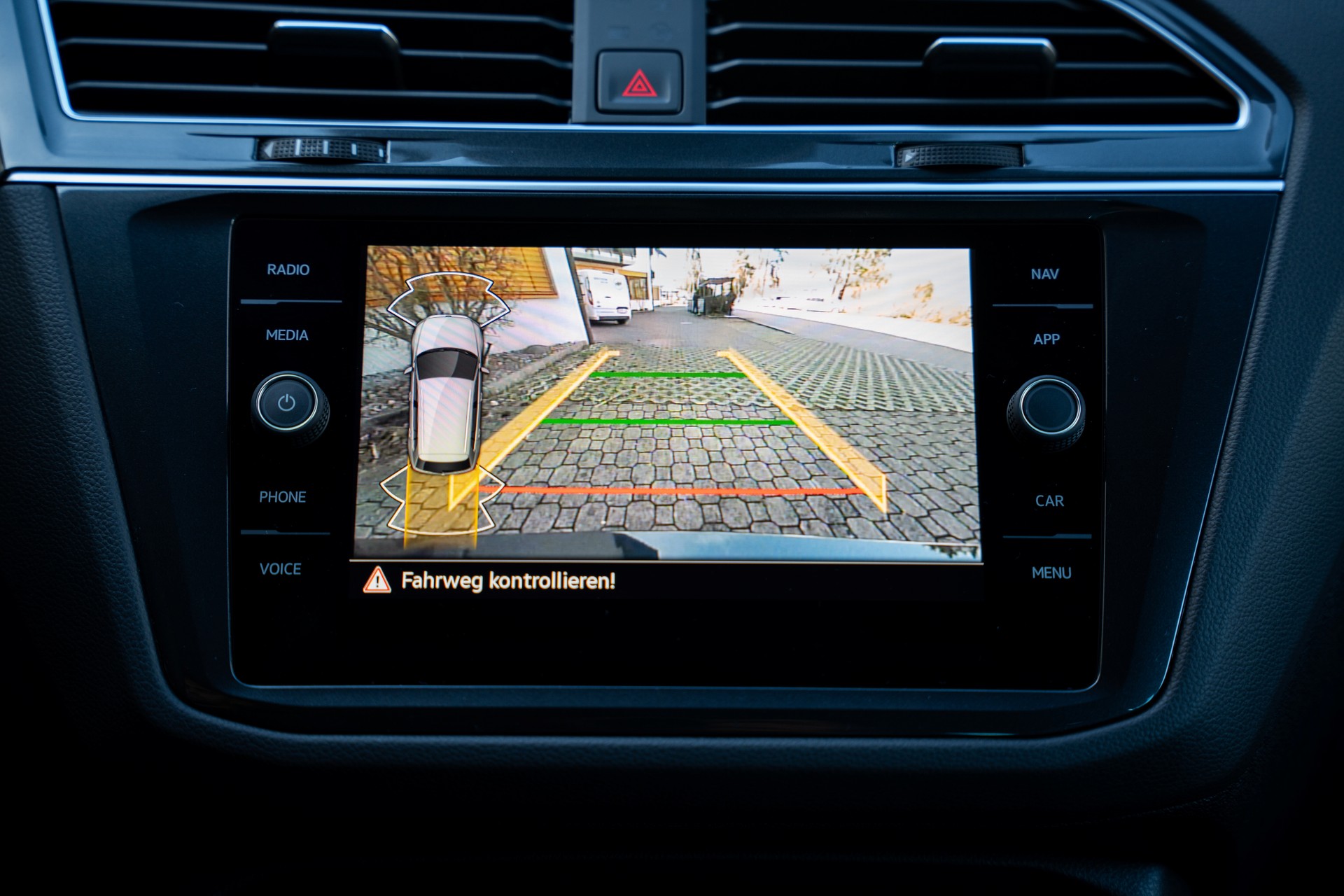 VW Tiguan 2.0TSI Life 4Motion DSG-image-11