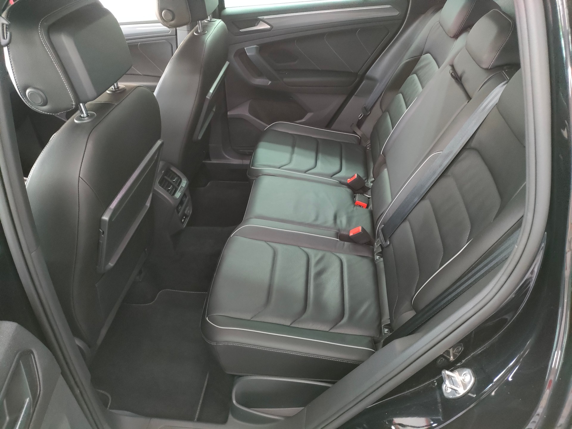 VW Tiguan 2.0 TDI SCR Highline 4Motion DSG-image-11