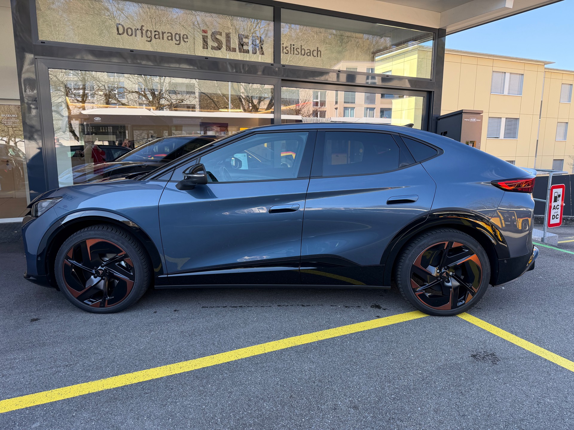 CUPRA Tavascan Type 9 77 kWh VZ Adrenaline-image-4