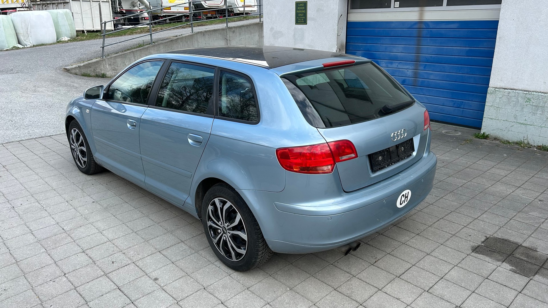 AUDI A3 Sportback 2.0 Turbo FSI Ambition quattro-image-2
