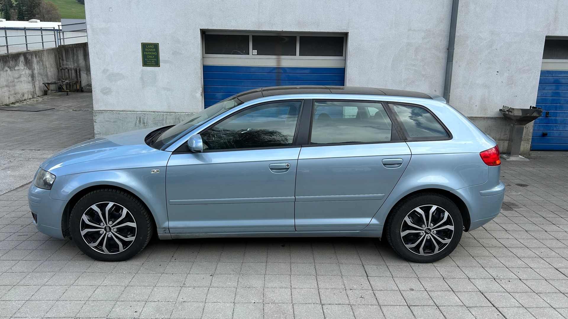 AUDI A3 Sportback 2.0 Turbo FSI Ambition quattro-image-1