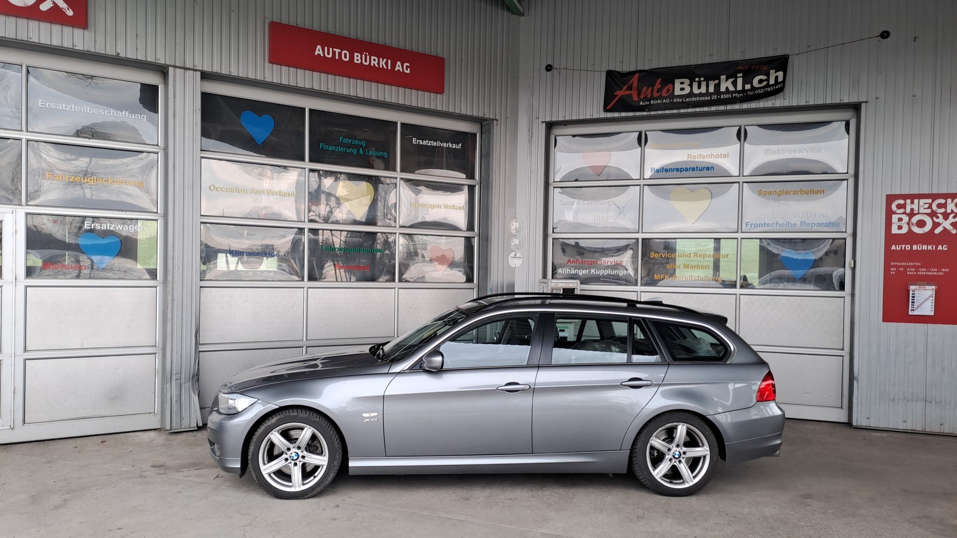 BMW 325i xDrive Touring Steptronic-image-0