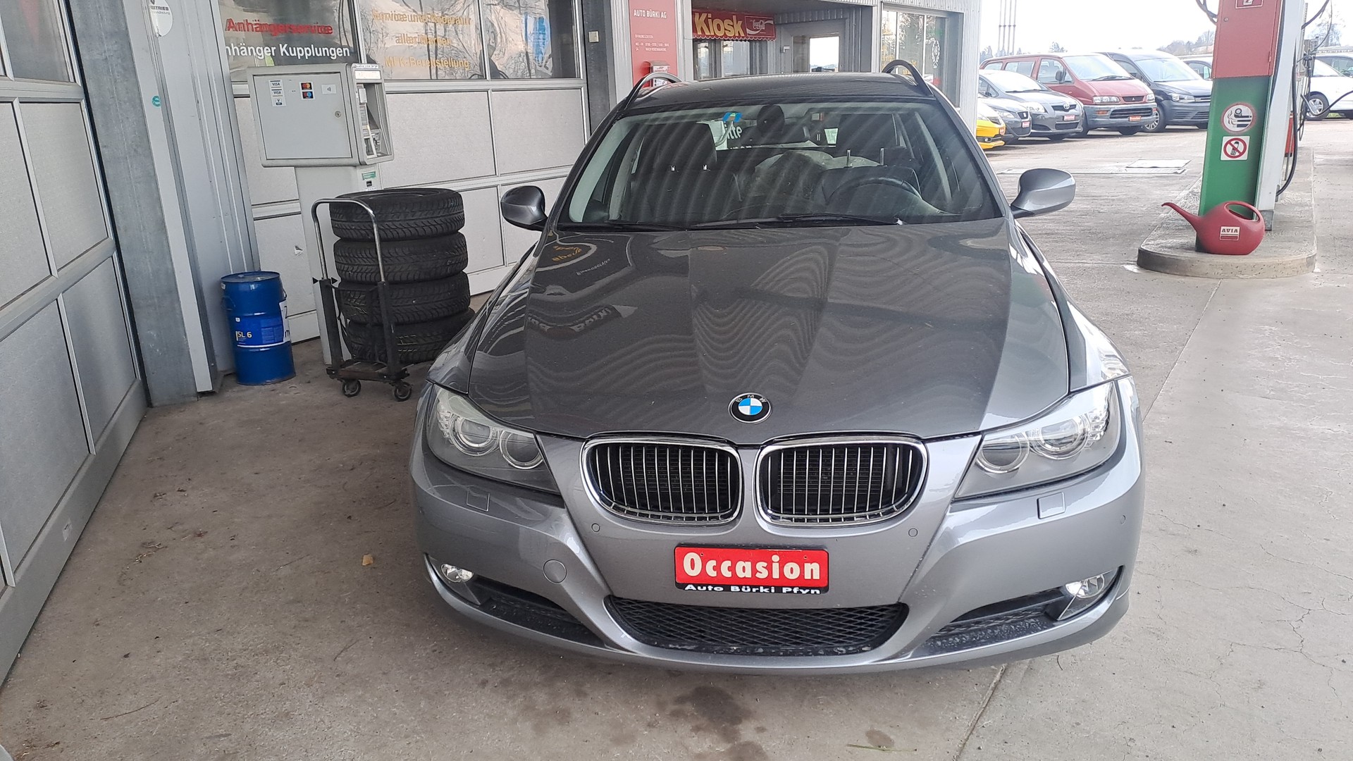 BMW 325i xDrive Touring Steptronic-image-2