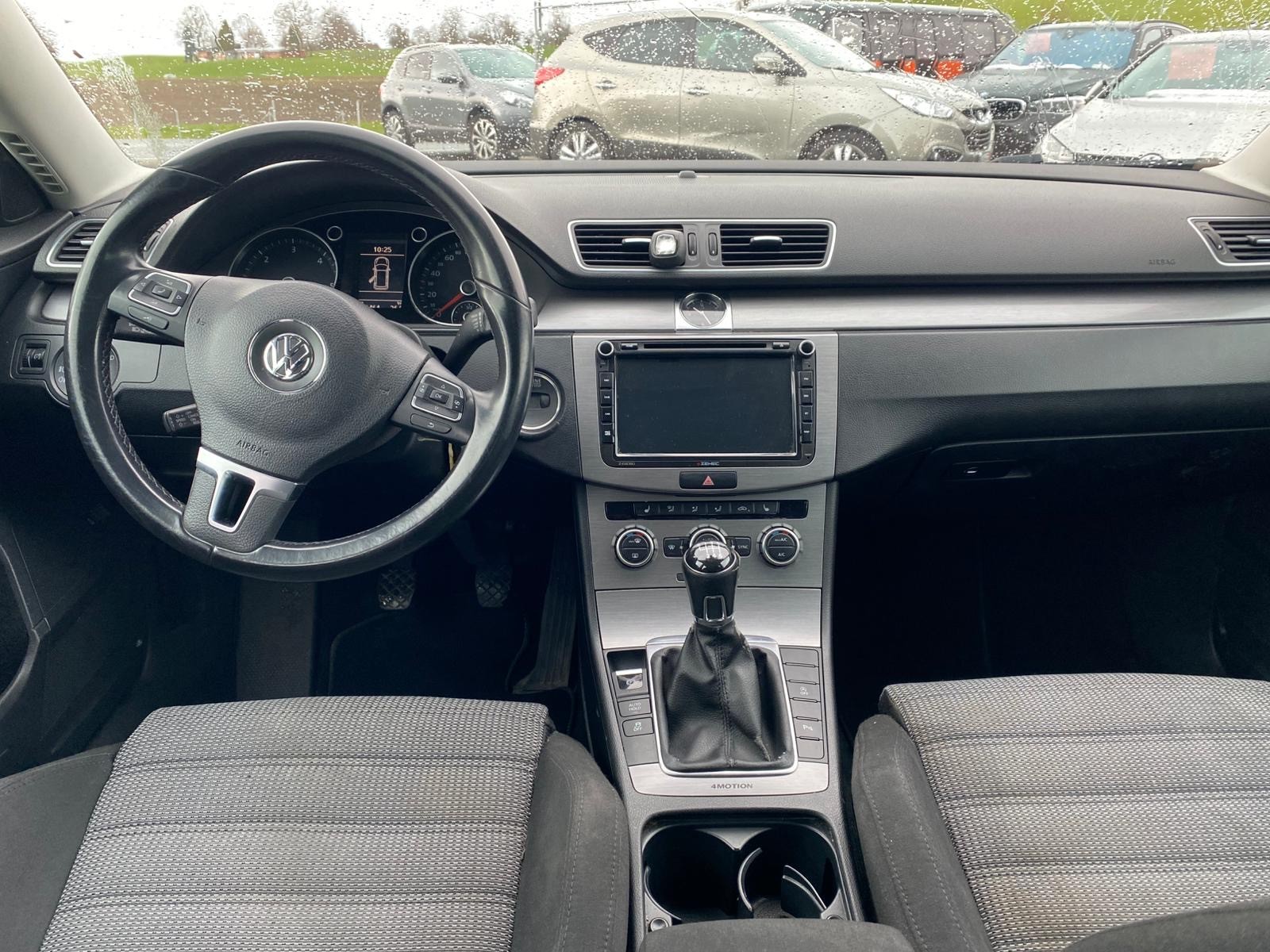 VW Passat Variant 2.0 TDI BMT Highline 4M-image-11