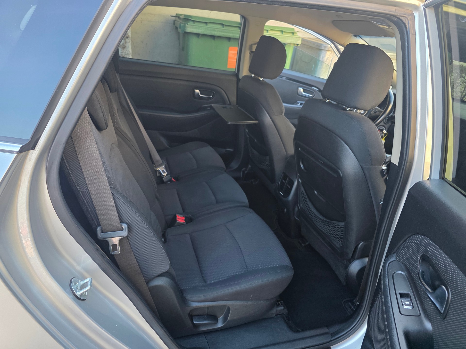 KIA Carens 1.6 GDI Trend-image-12