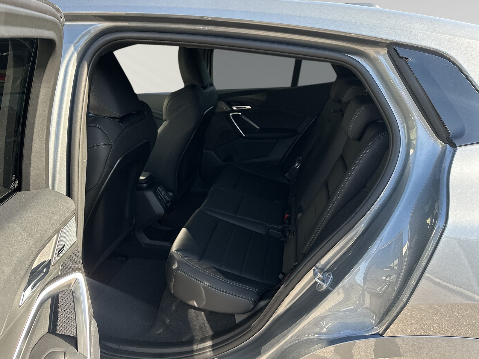 BMW iX2 xDrive 30 M Sport Pro-image-4