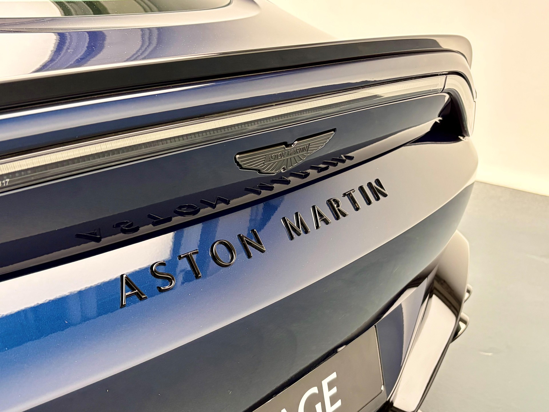 ASTON MARTIN V8 Vantage Coupé 4.0 S V8 Bi-Turbo-image-25