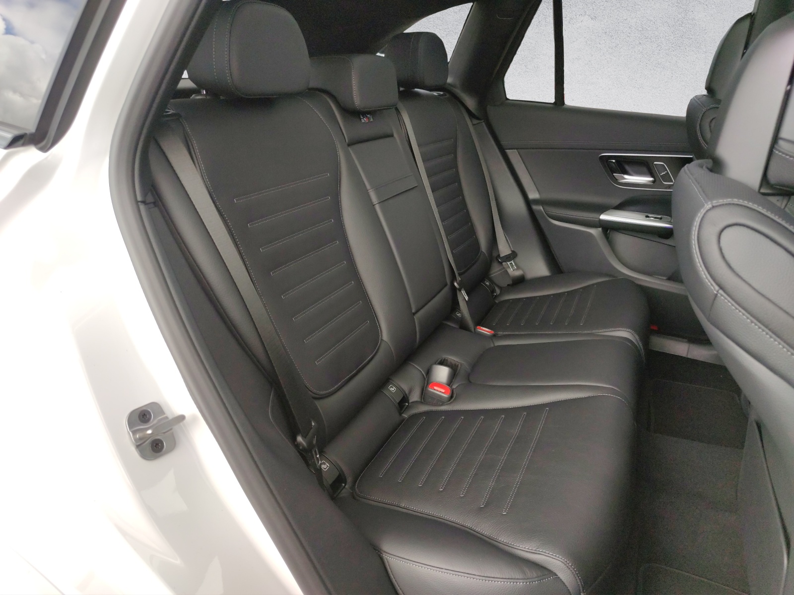 MERCEDES-BENZ GLC 300 de AMG Line 4Matic EQ Star-image-13
