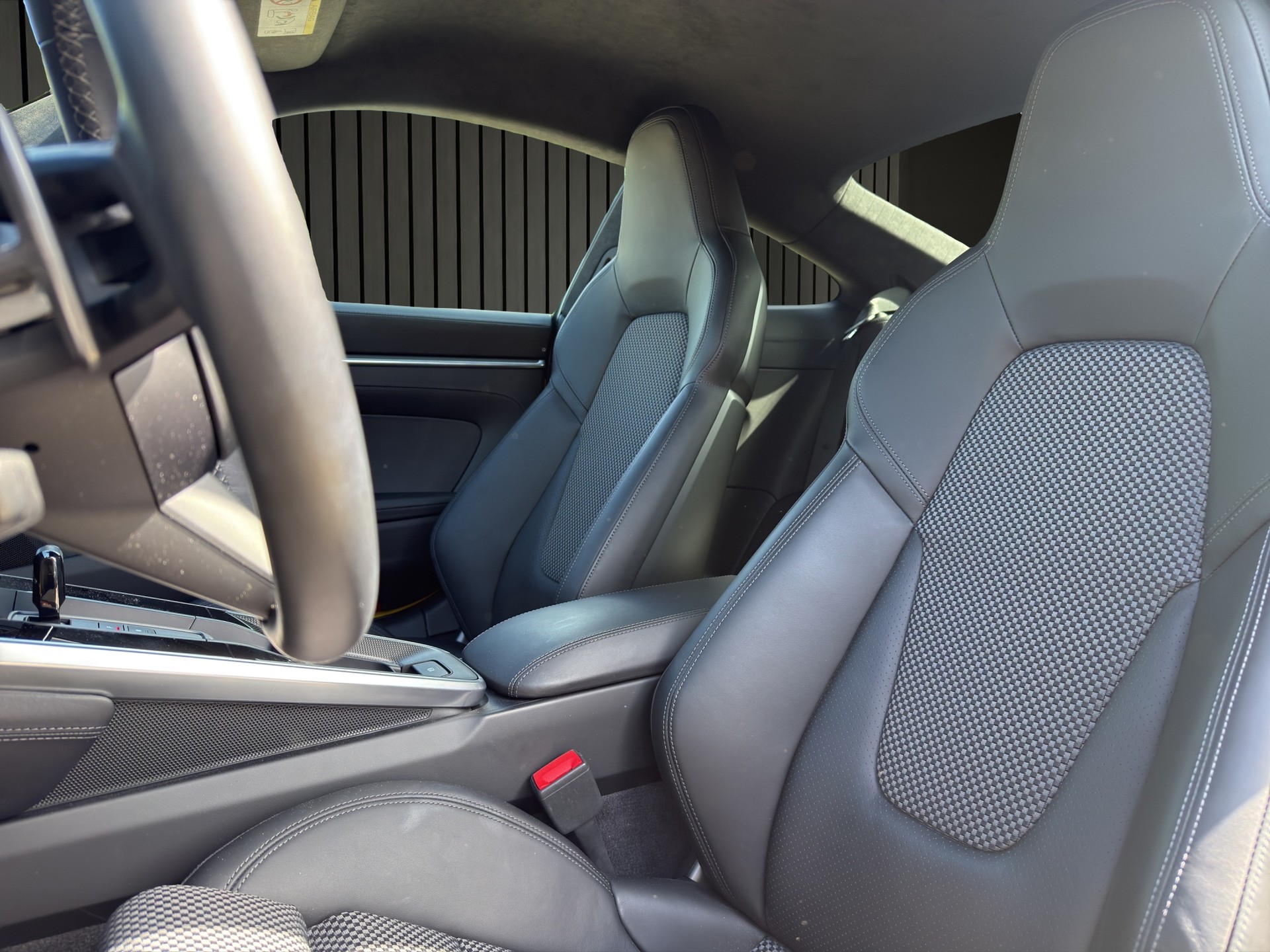 PORSCHE 911 Carrera 4S-image-8