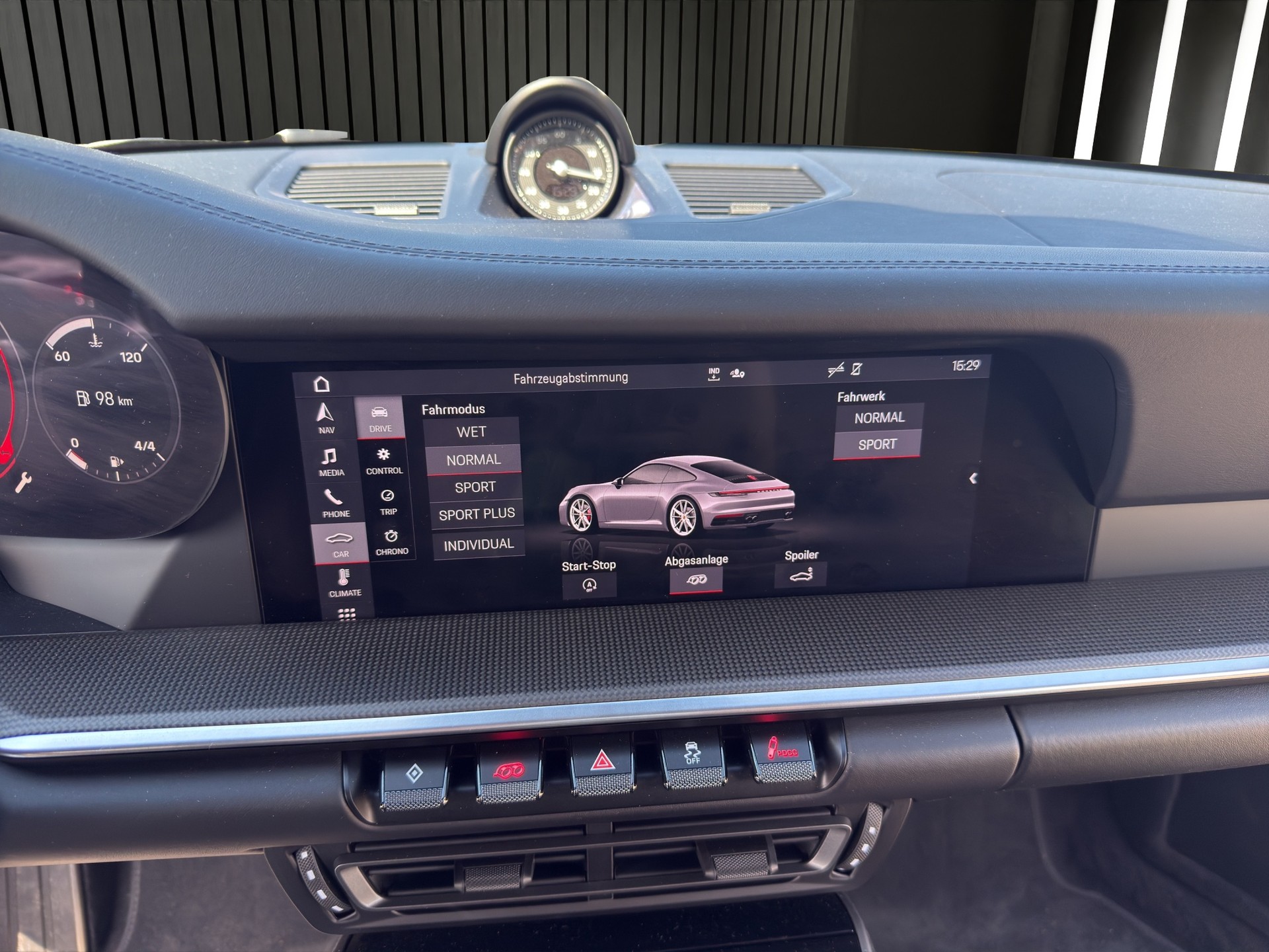 PORSCHE 911 Carrera 4S-image-14
