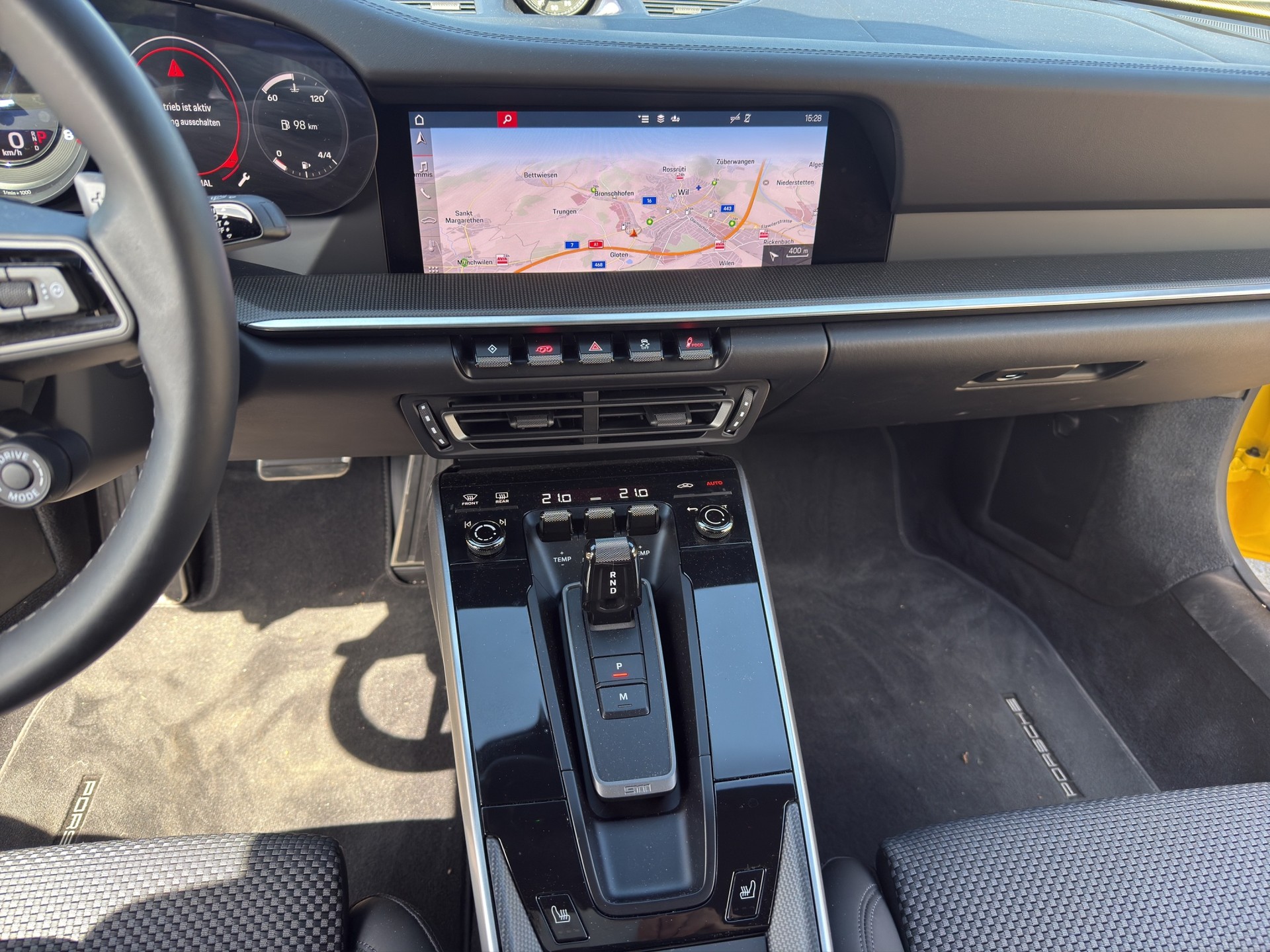 PORSCHE 911 Carrera 4S-image-13