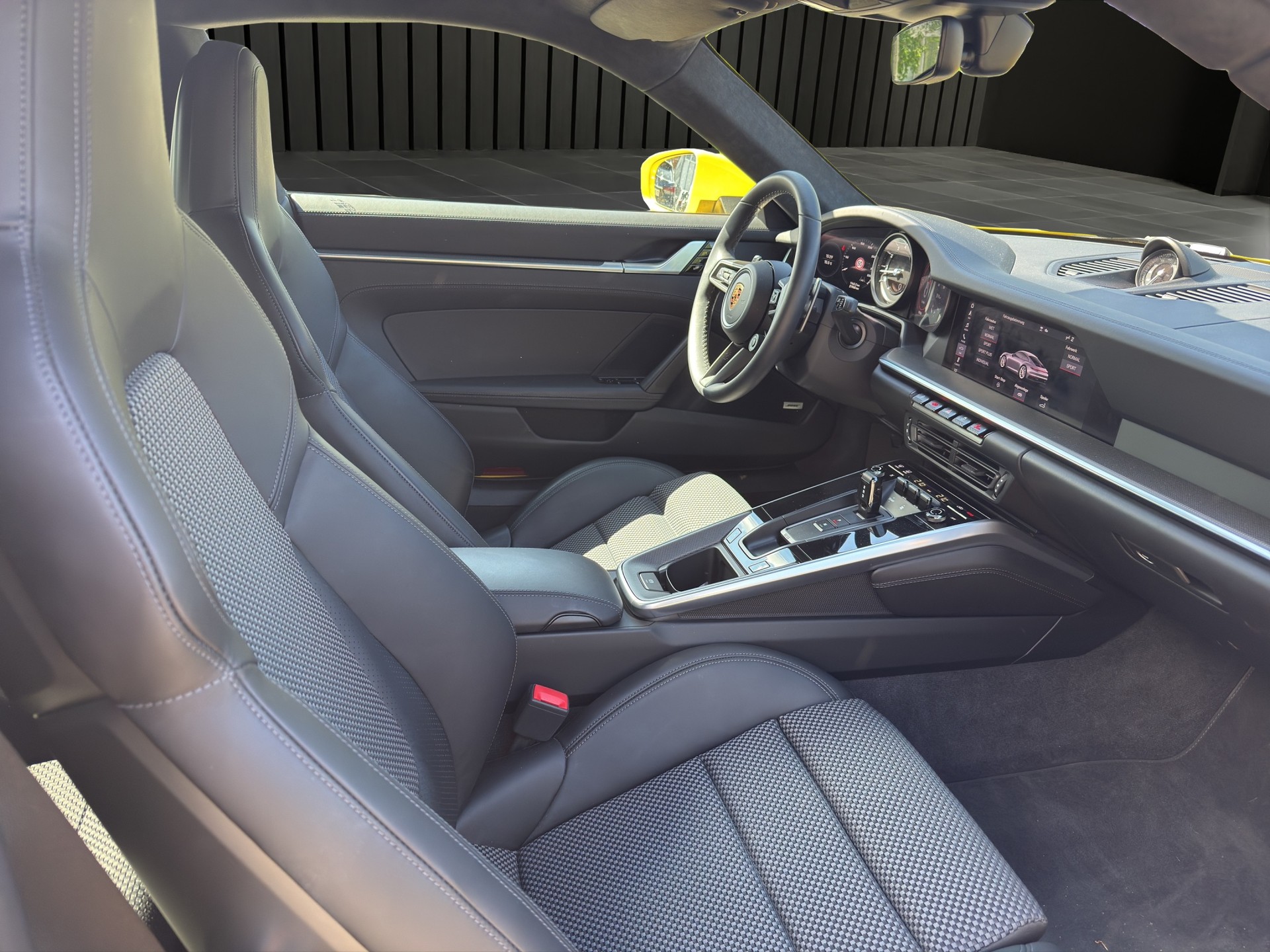 PORSCHE 911 Carrera 4S-image-15