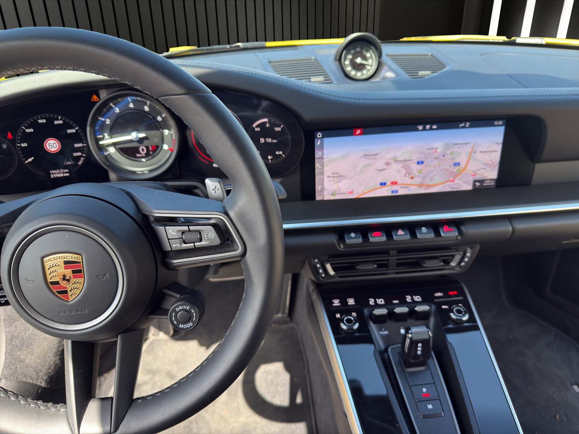 PORSCHE 911 Carrera 4S-image-12