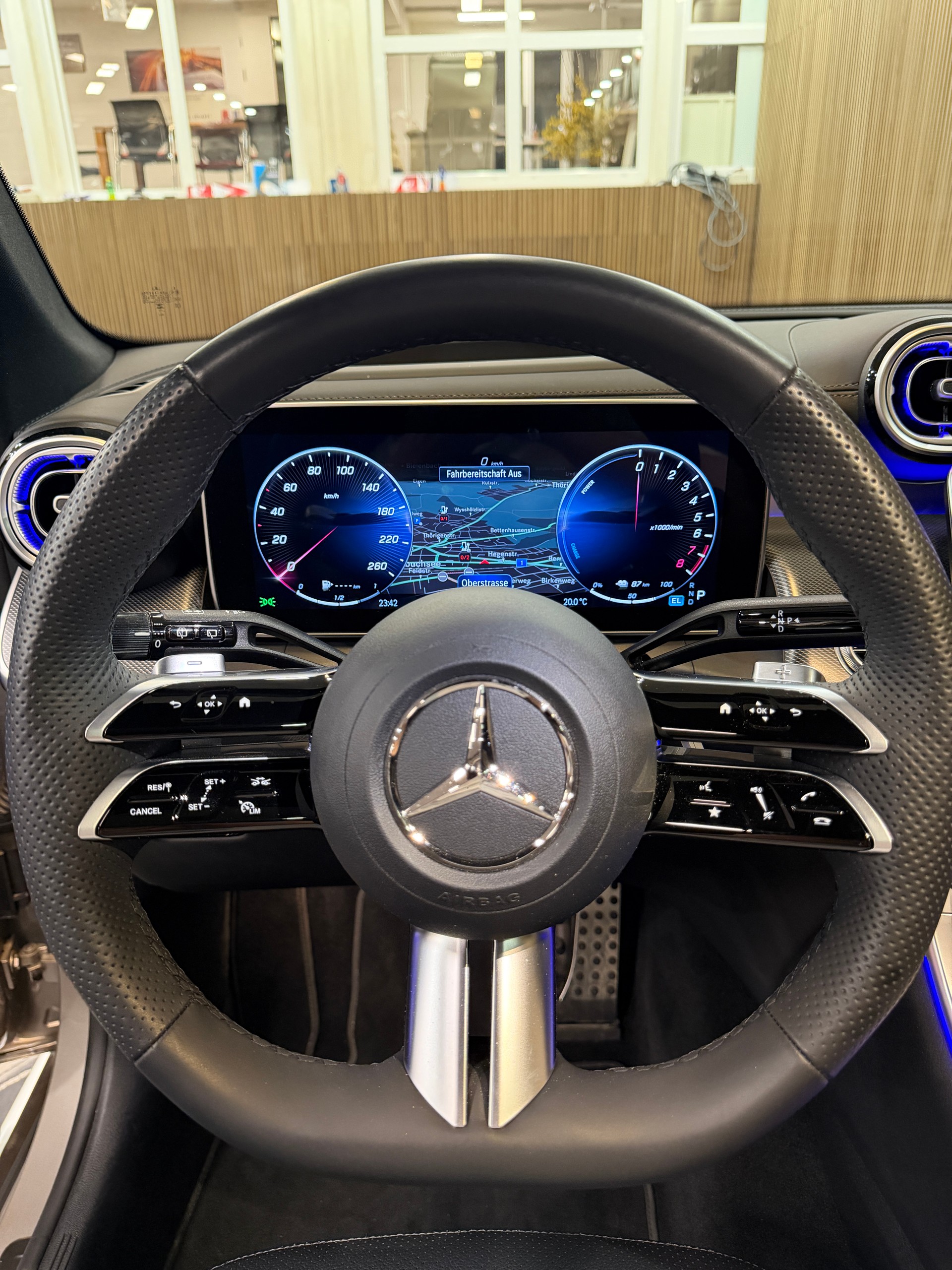 MERCEDES-BENZ GLC 300 e 4Matic 9G-Tronic-image-5