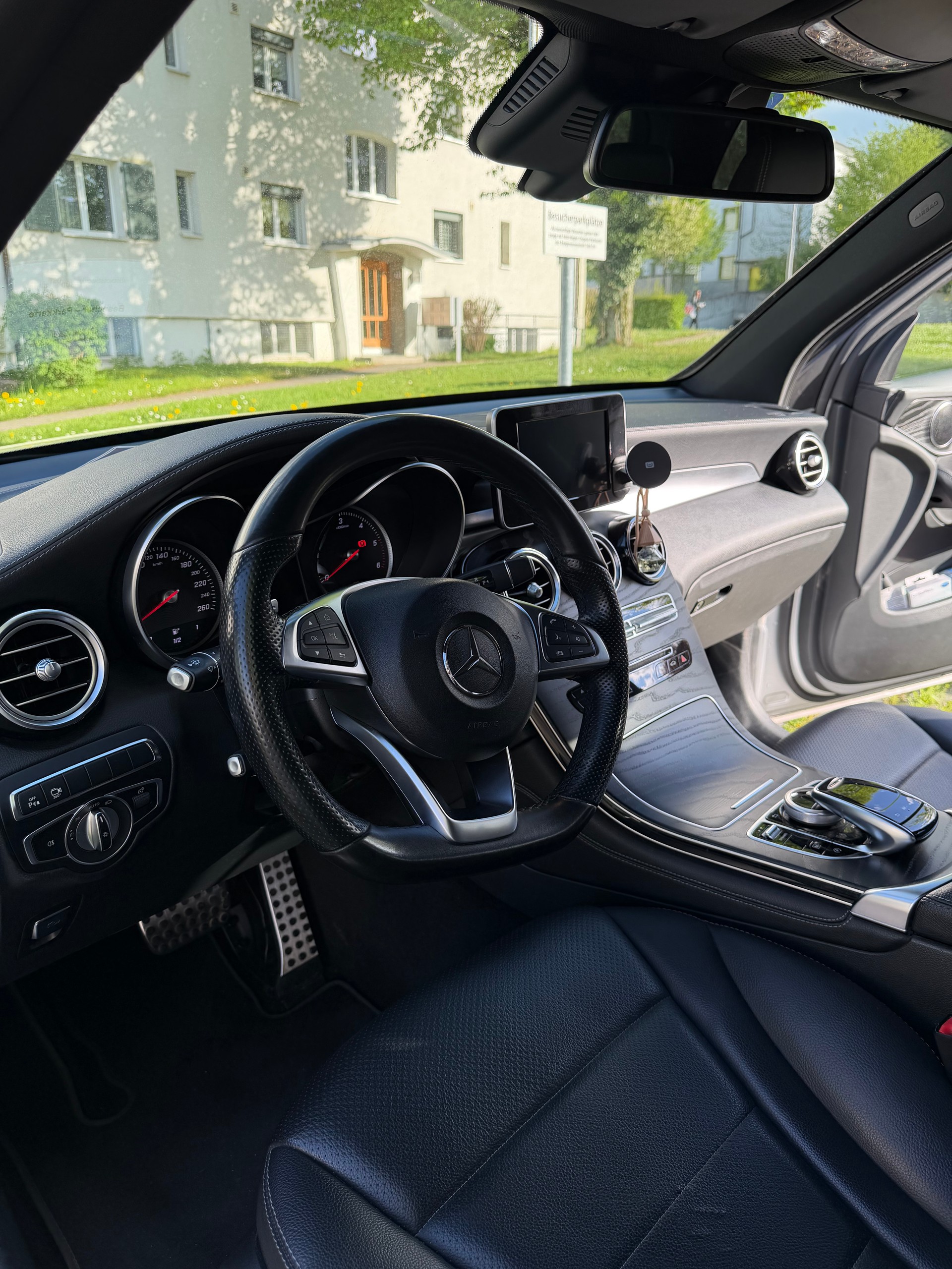 MERCEDES-BENZ GLC 250 d AMG Line 4m-image-5