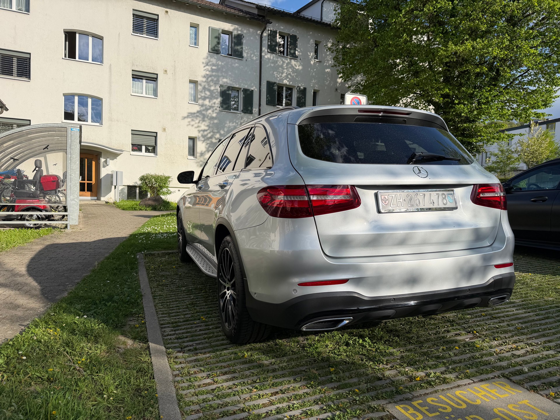 MERCEDES-BENZ GLC 250 d AMG Line 4m-image-3