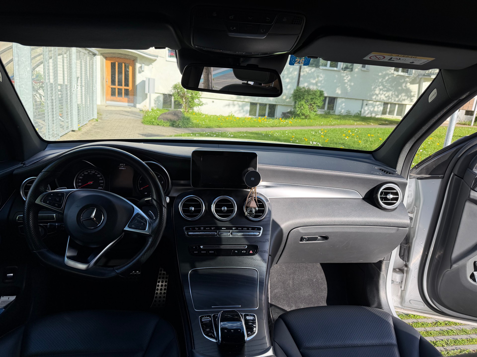MERCEDES-BENZ GLC 250 d AMG Line 4m-image-4