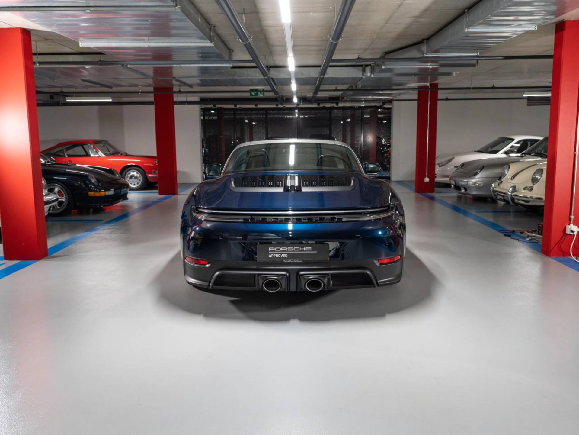 PORSCHE 911 Targa 4 GTS-image-6