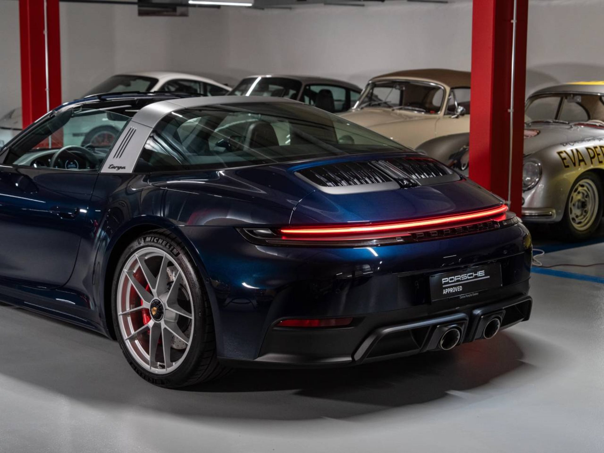 PORSCHE 911 Targa 4 GTS-image-25